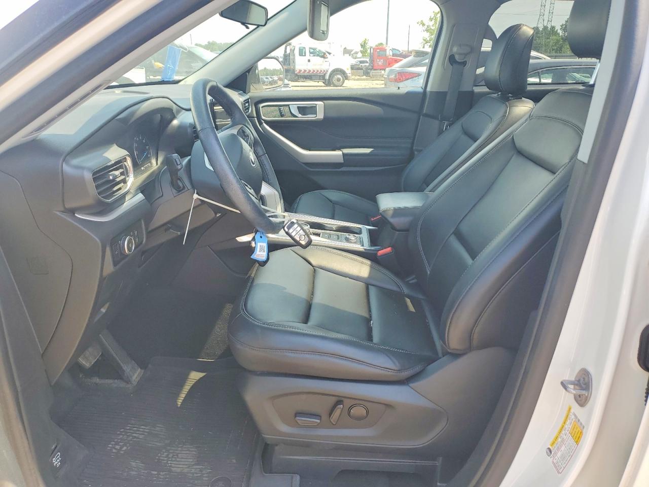 2023 Ford Explorer Xlt White vin: 1FMSK8DH7PGB97263