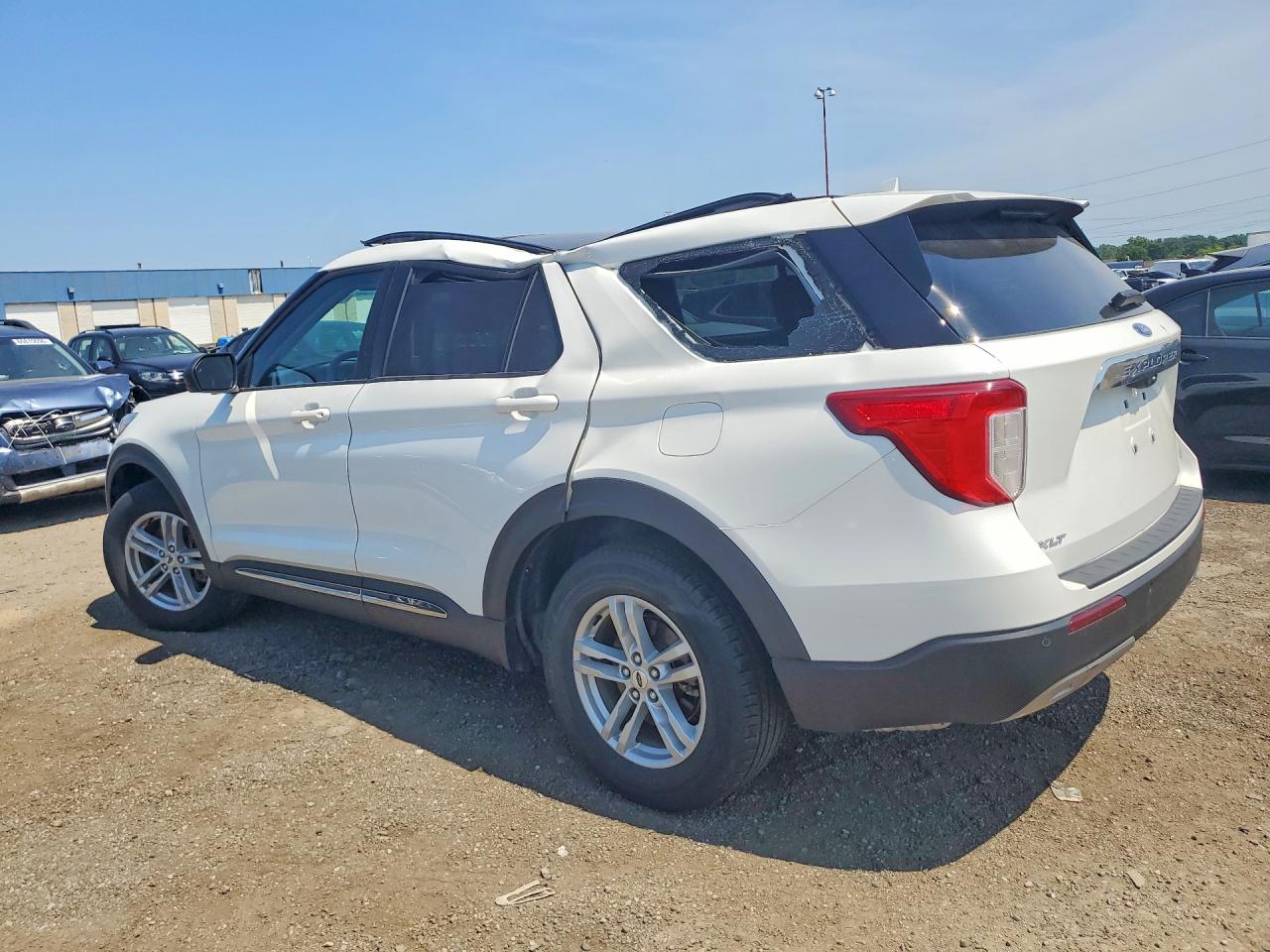 2023 Ford Explorer Xlt White vin: 1FMSK8DH7PGB97263