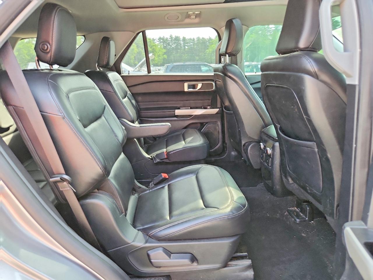 2020 Ford Explorer Xlt Silver vin: 1FMSK8DH8LGC95888