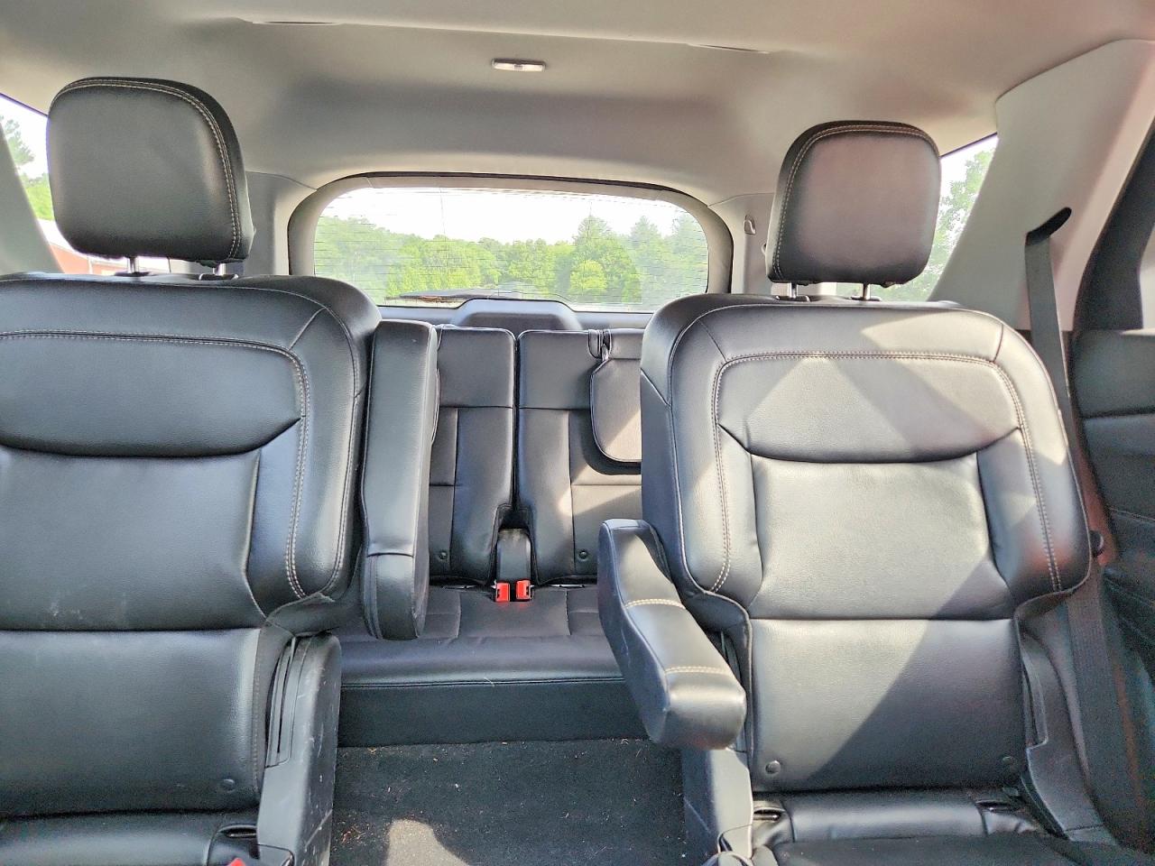 2020 Ford Explorer Xlt Silver vin: 1FMSK8DH8LGC95888