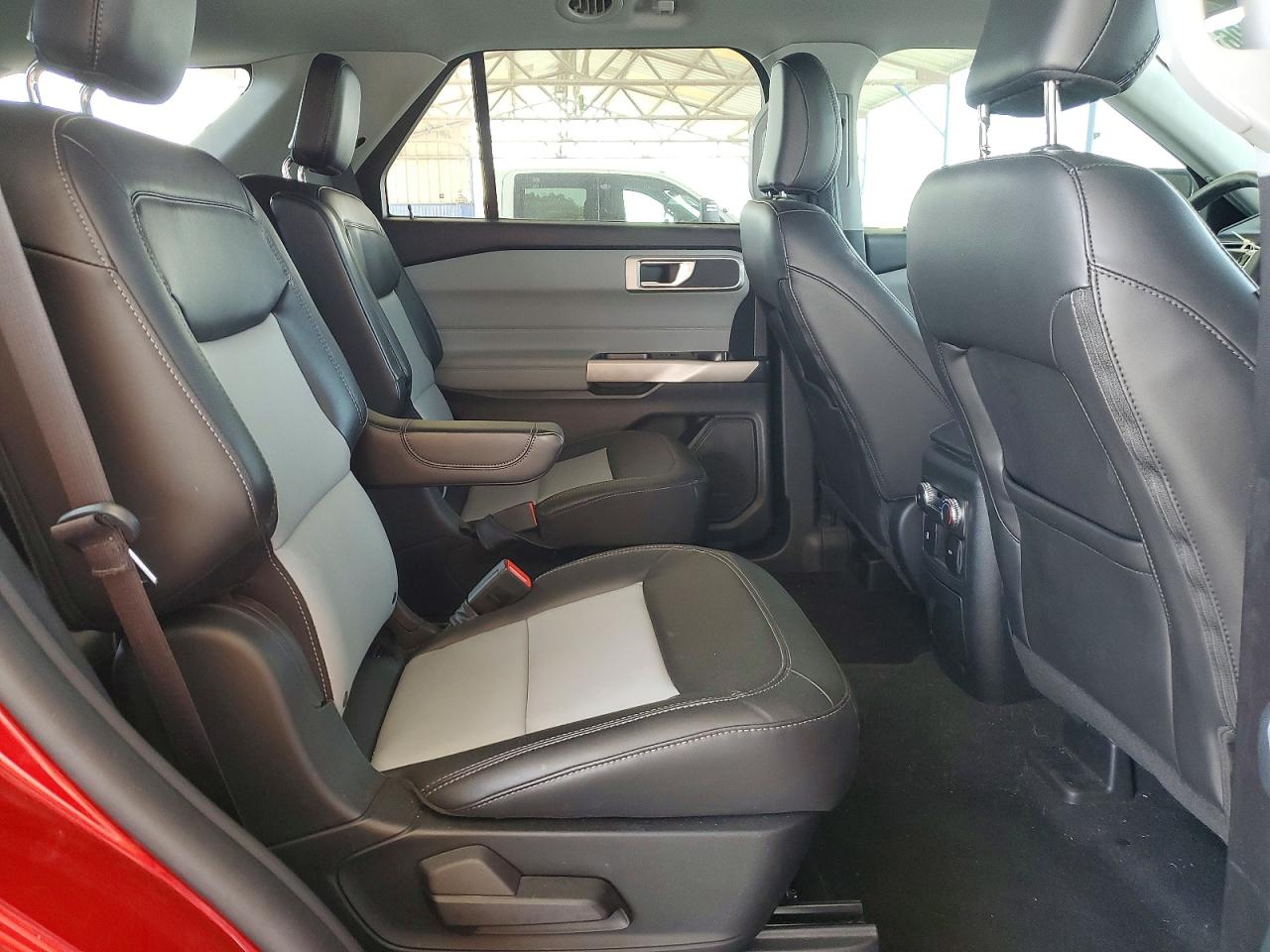 2022 Ford Explorer Red vin: 1FMSK8DH9NGC17722