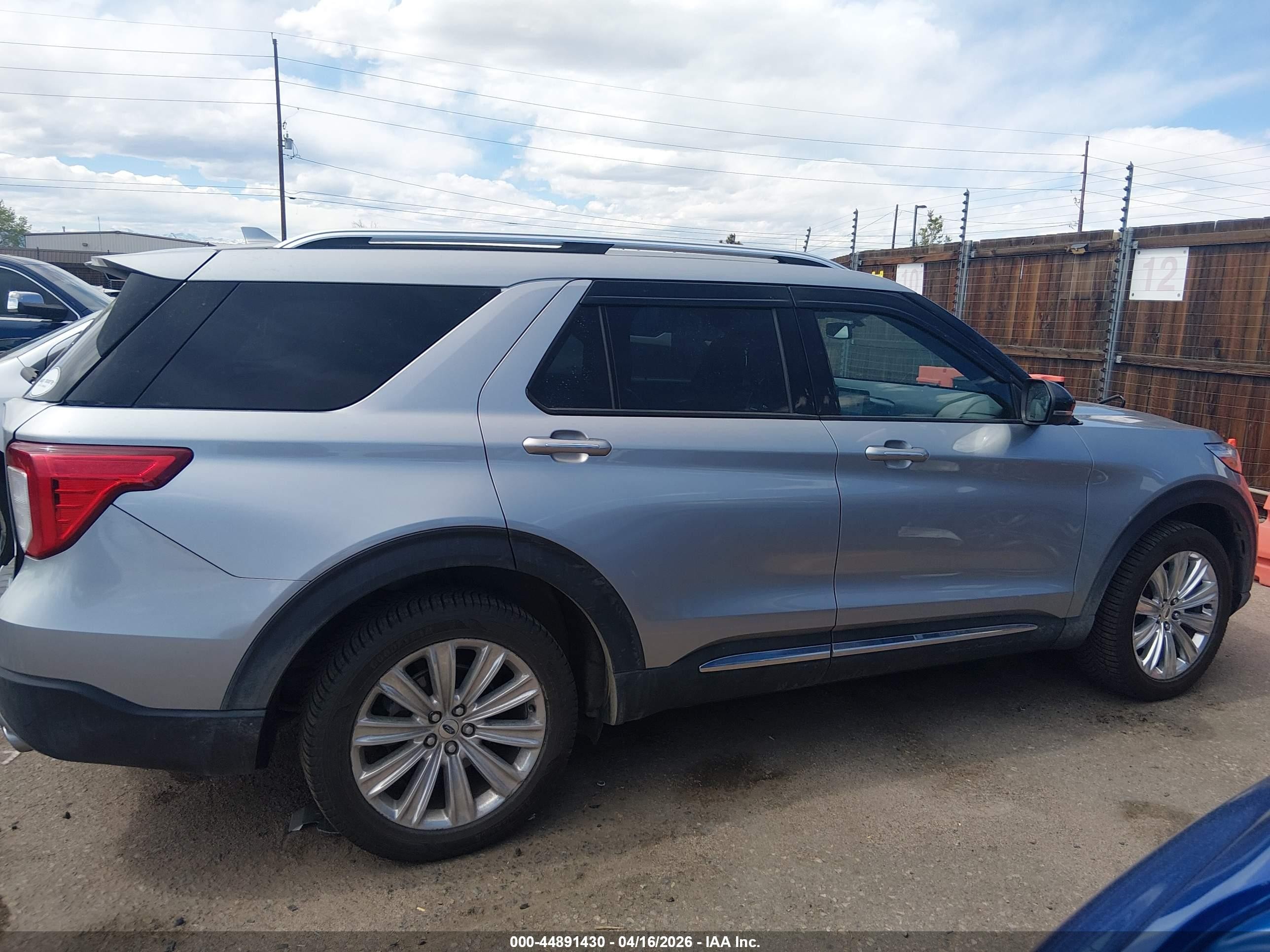 2020 Ford Explorer Limited Silver vin: 1FMSK8FH2LGA53076
