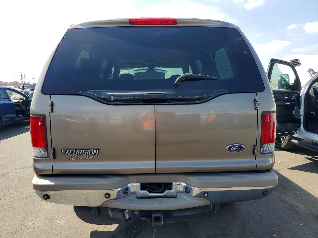 2002 Ford Excursion Limited Tan vin: 1FMSU43F02EA77747