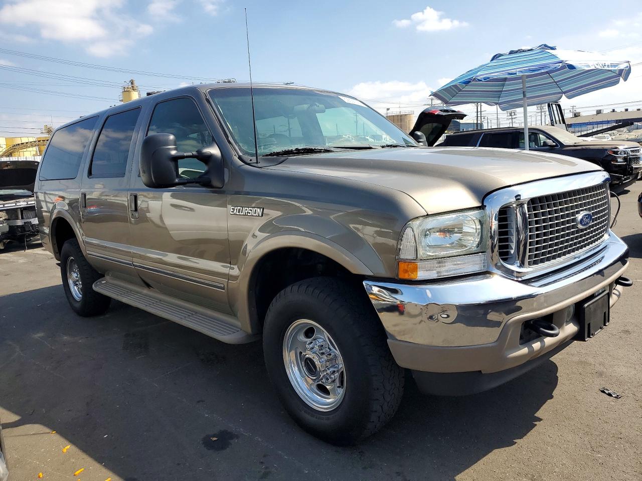 2002 Ford Excursion Limited Tan vin: 1FMSU43F02EA77747