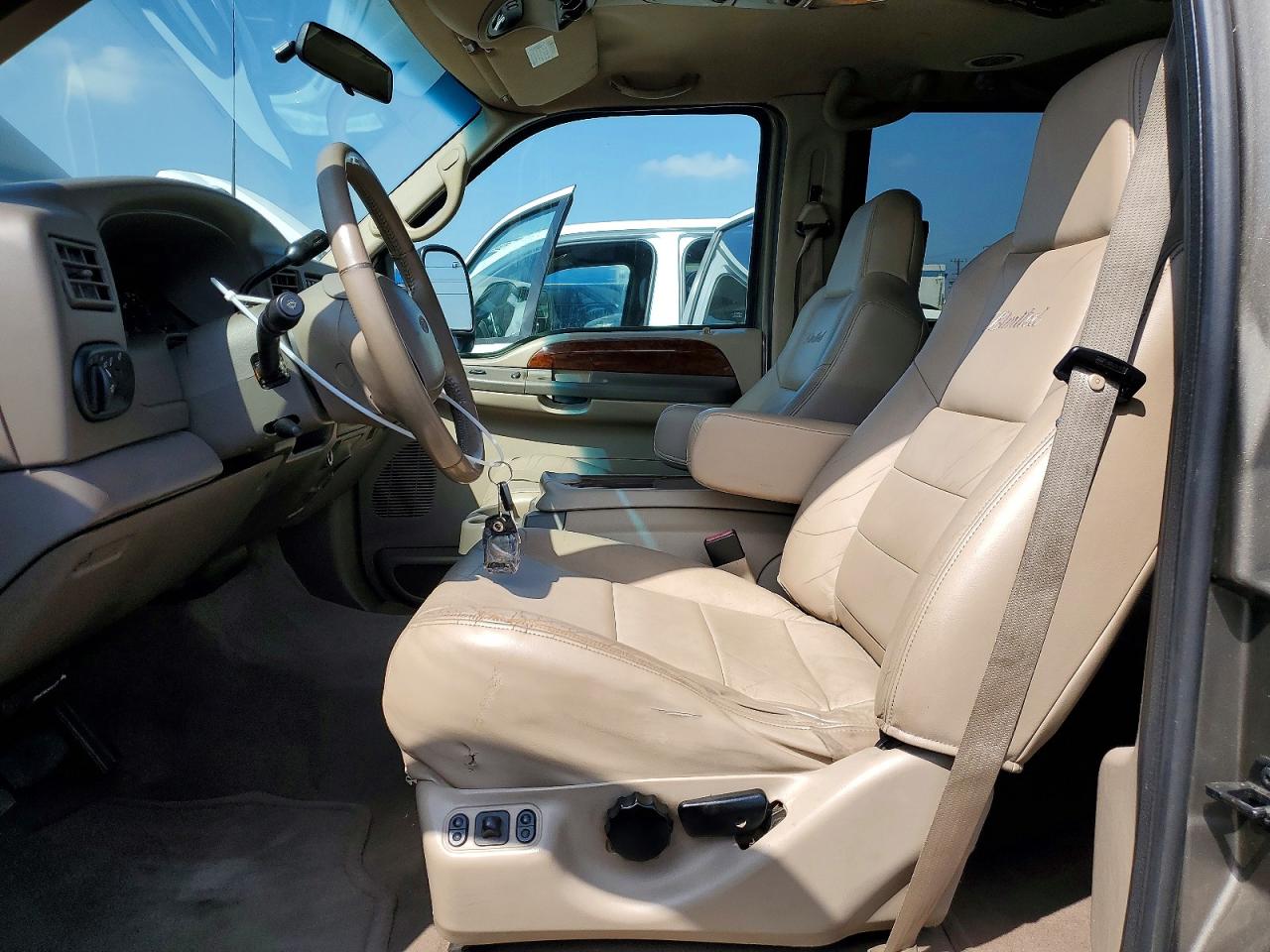 2002 Ford Excursion Limited Tan vin: 1FMSU43F02EA77747