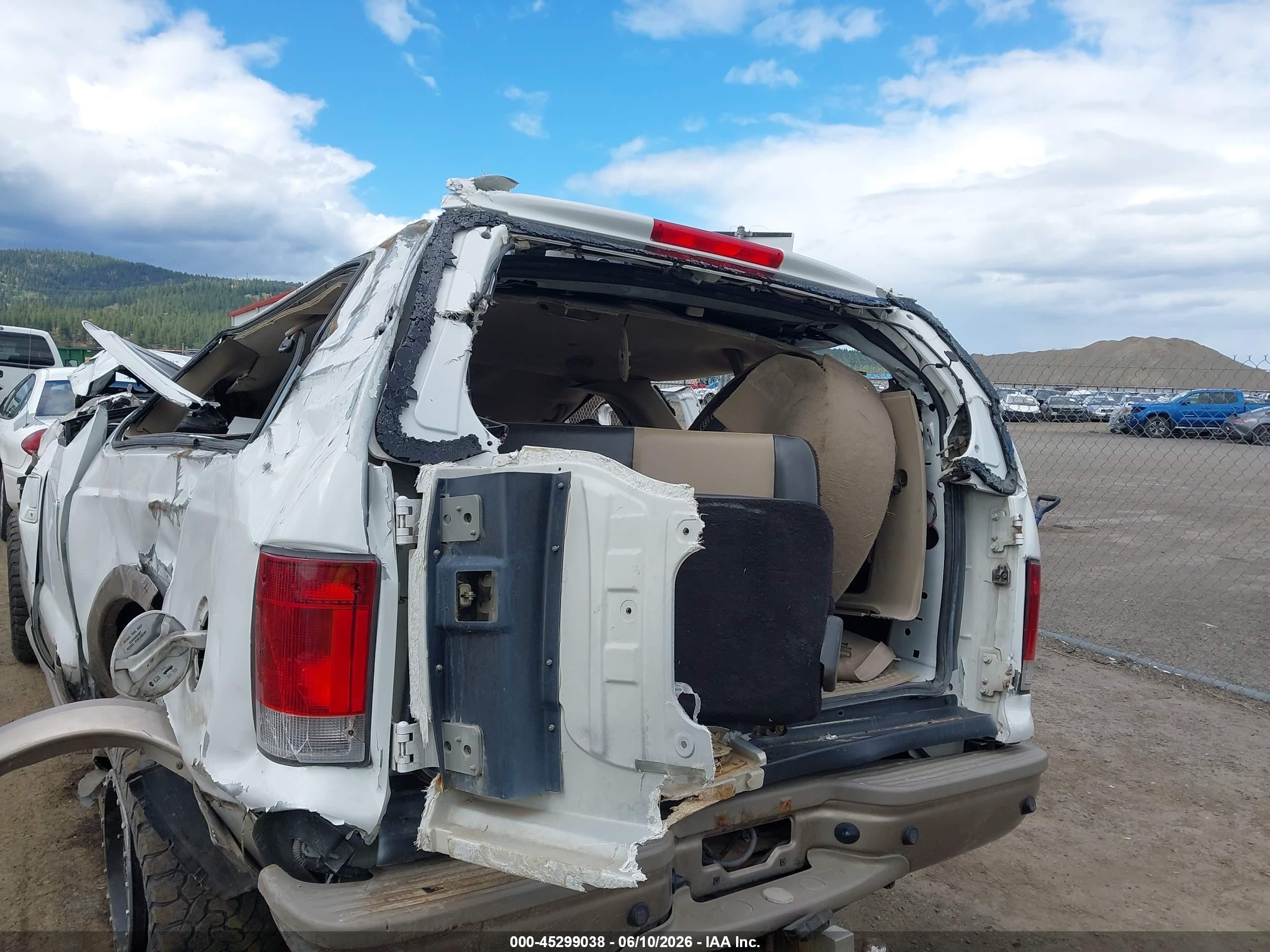 2005 Ford Excursion Eddie Bauer White vin: 1FMSU45P35EB61698