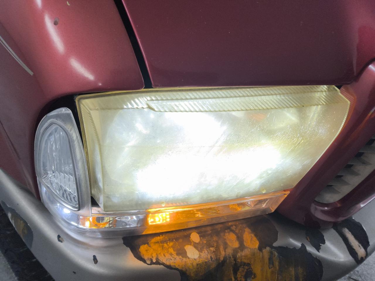 2003 Ford Excursion Eddie Bauer Brown vin: 1FMSU45P93EC17687 Damage: Right Head Lamp, Faded, Acceptable