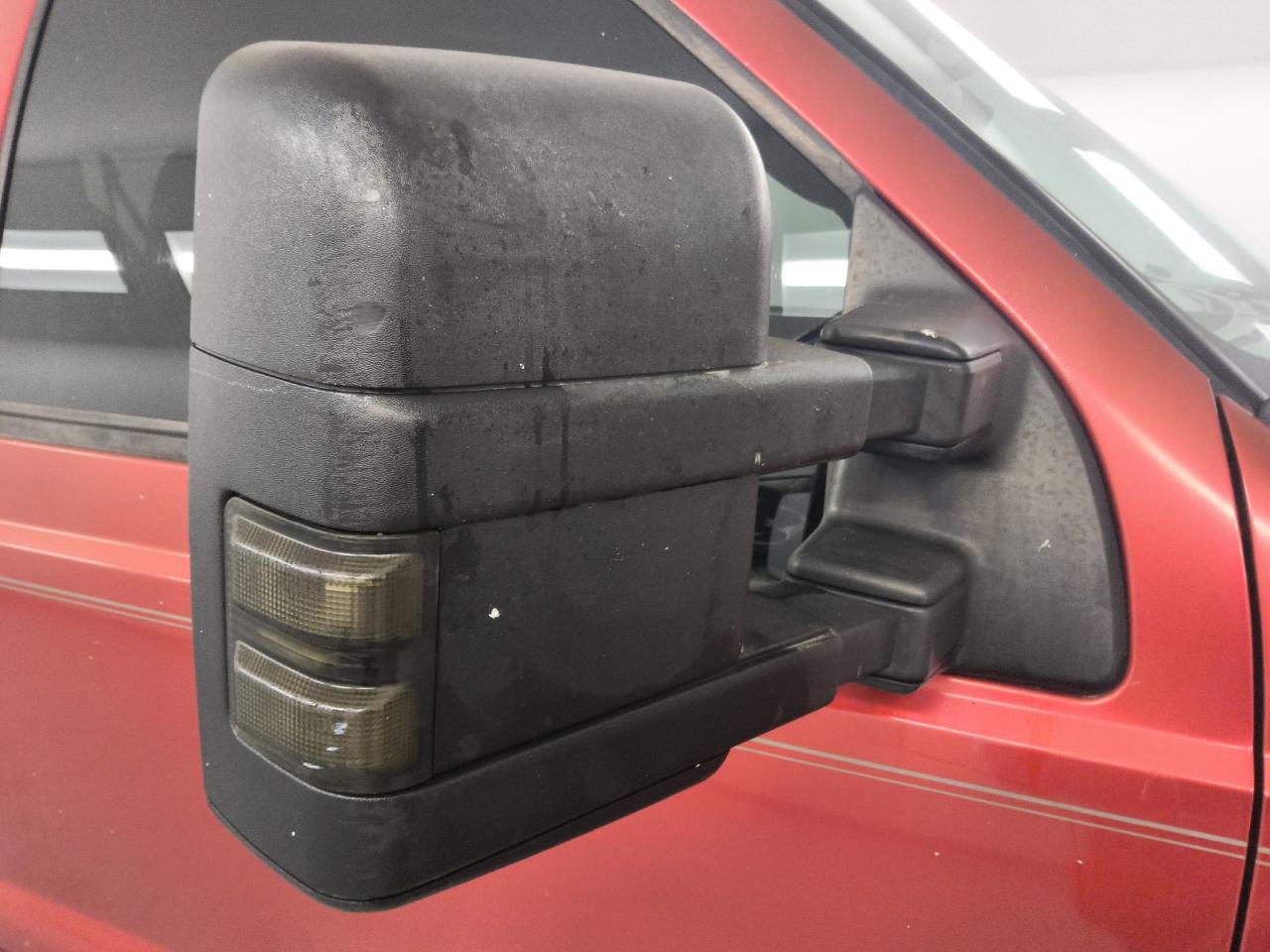 2003 Ford Excursion Eddie Bauer Brown vin: 1FMSU45P93EC17687 Damage: Right Front Turn Signal, Heavy Scratch, Replacement Required