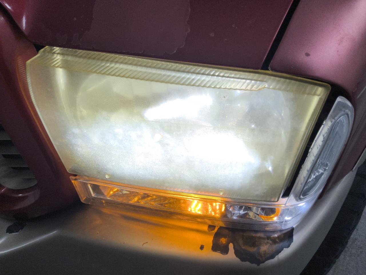 2003 Ford Excursion Eddie Bauer Brown vin: 1FMSU45P93EC17687 Damage: Left Head Lamp, Faded, Acceptable
