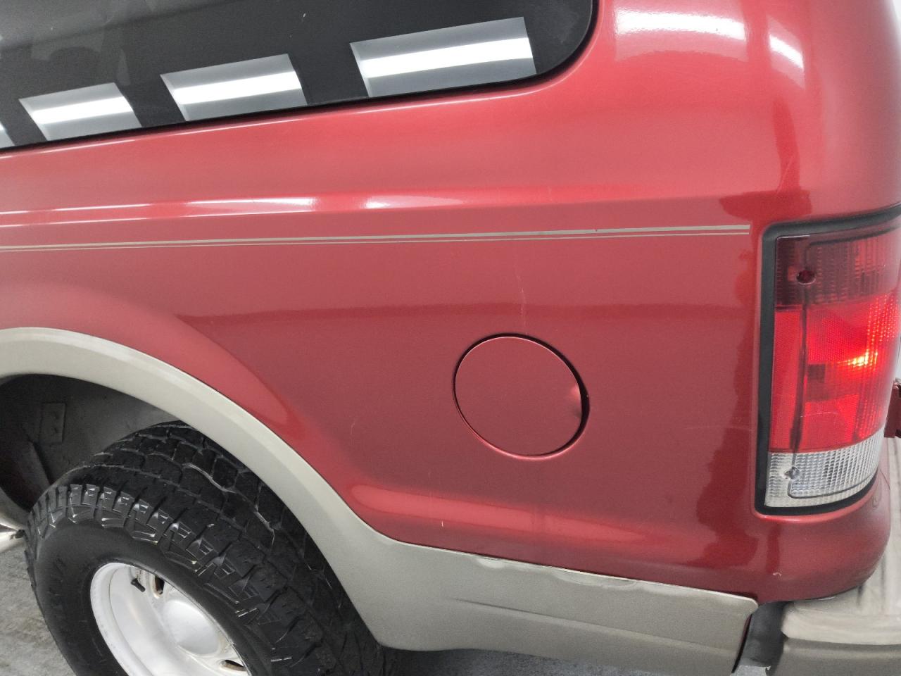 2003 Ford Excursion Eddie Bauer Brown vin: 1FMSU45P93EC17687 Damage: Left Qtr Panel, Heavy Scratch, 5 To 6 Inches