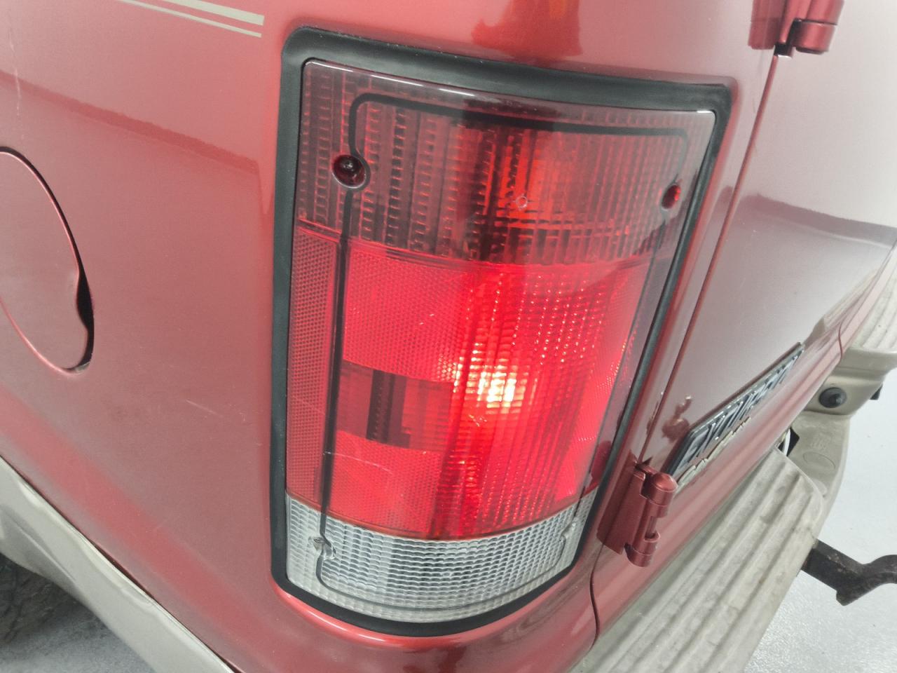 2003 Ford Excursion Eddie Bauer Brown vin: 1FMSU45P93EC17687 Damage: Left Tail Light, Heavy Scratch, Replacement Required