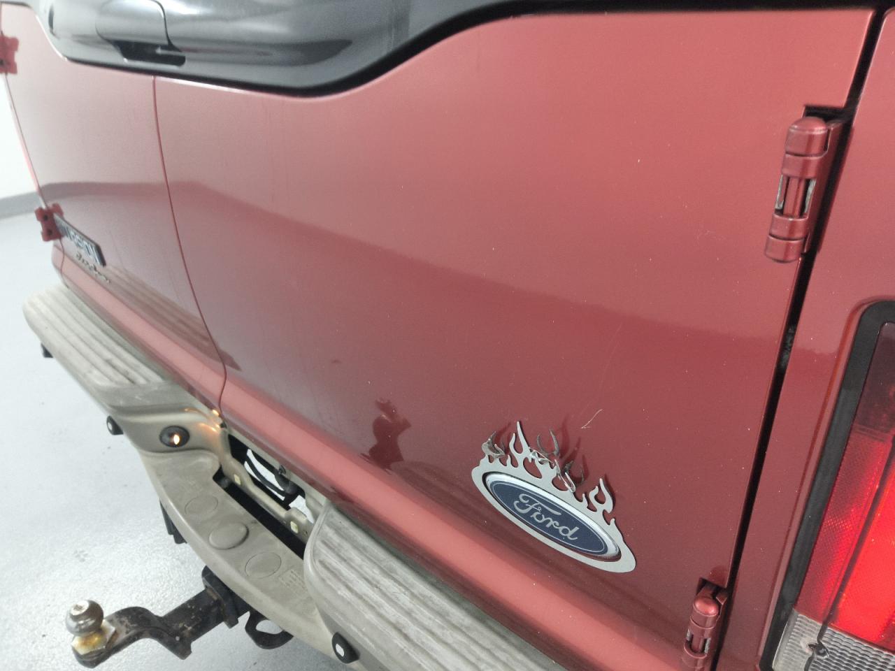 2003 Ford Excursion Eddie Bauer Brown vin: 1FMSU45P93EC17687 Damage: Right Rear Cargo Door, Heavy Scratch, 1 To 2 Inches