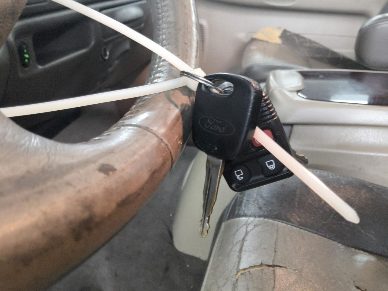 2003 Ford Excursion Eddie Bauer Brown vin: 1FMSU45P93EC17687 Damage: Steering Wheel, Worn, Acceptable