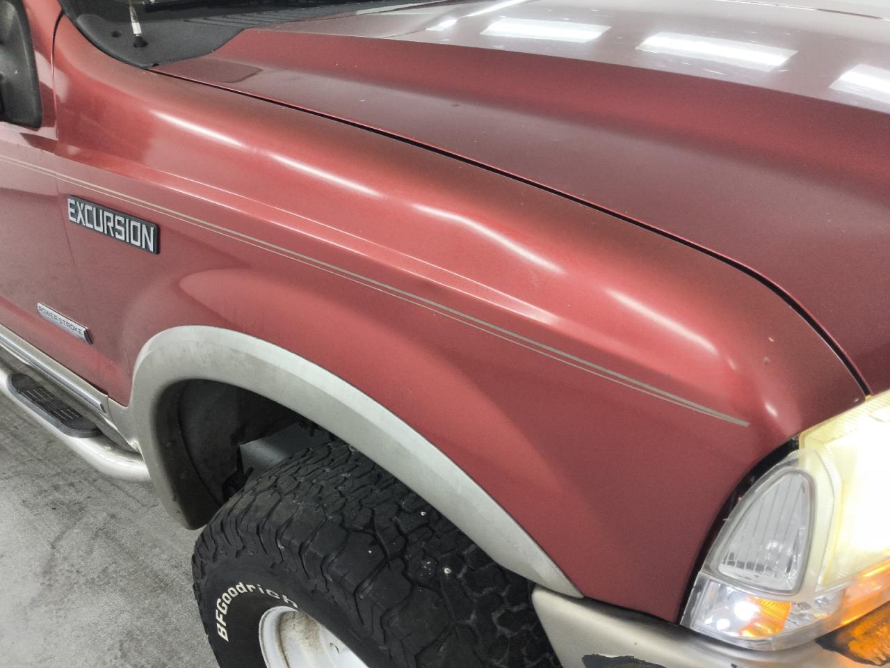 2003 Ford Excursion Eddie Bauer Brown vin: 1FMSU45P93EC17687 Damage: Right Front Fender, Chipped, 2