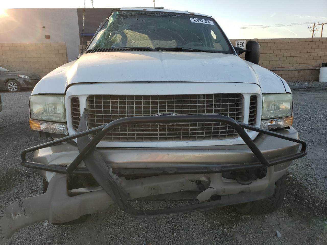 2004 Ford Excursion Eddie Bauer White vin: 1FMSU45PX4EB83535