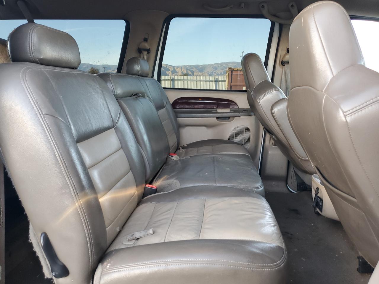 2004 Ford Excursion Eddie Bauer White vin: 1FMSU45PX4EB83535