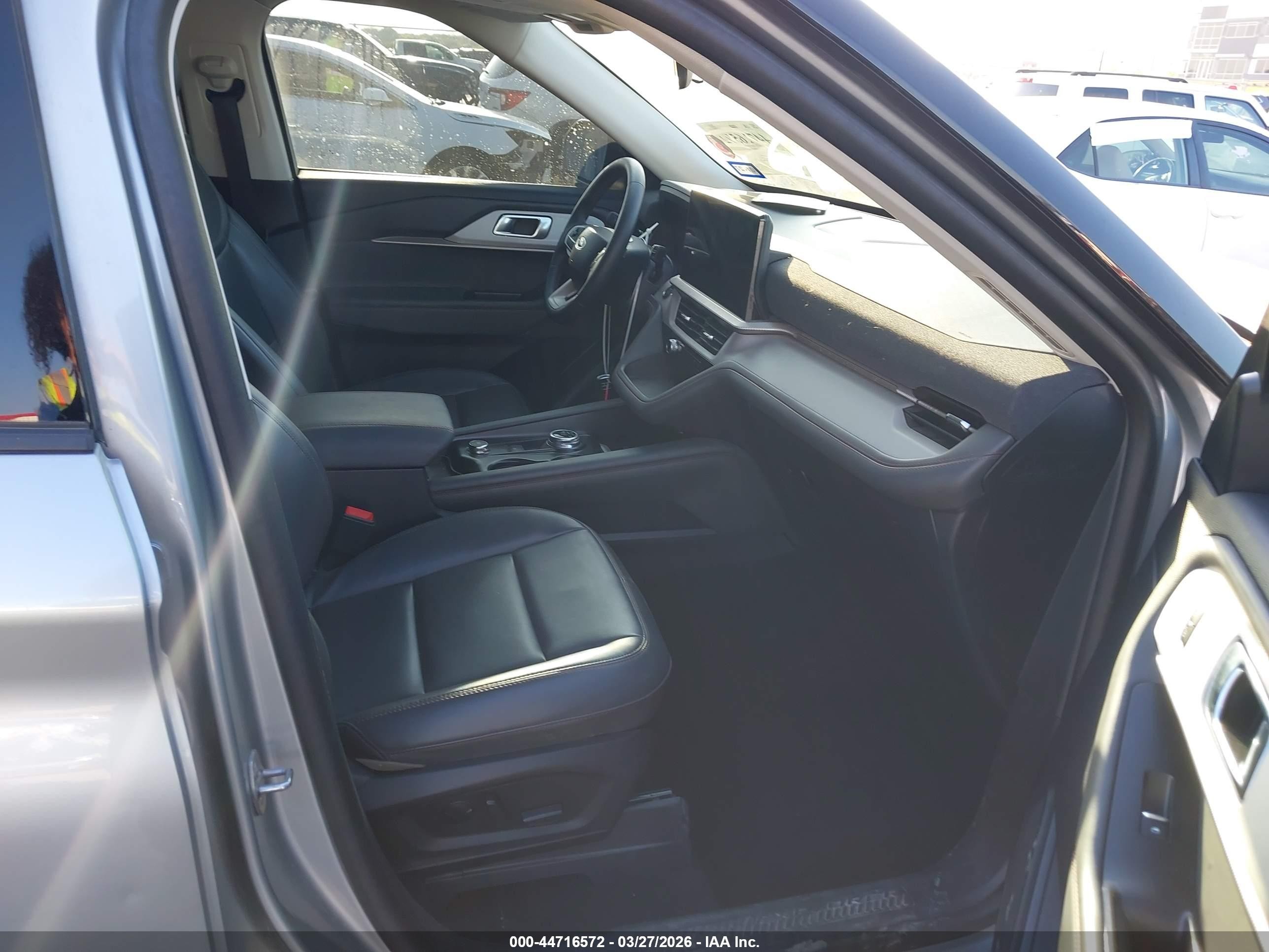 2025 Ford Explorer Active Серебряный vin: 1FMUK7DH7SGA27951