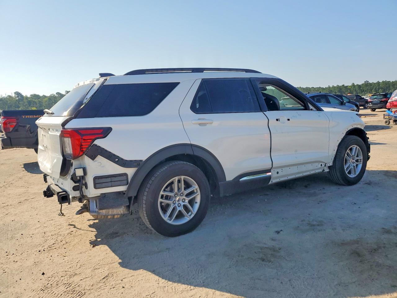 2025 Ford Explorer Active Белый vin: 1FMUK7DH7SGC01727