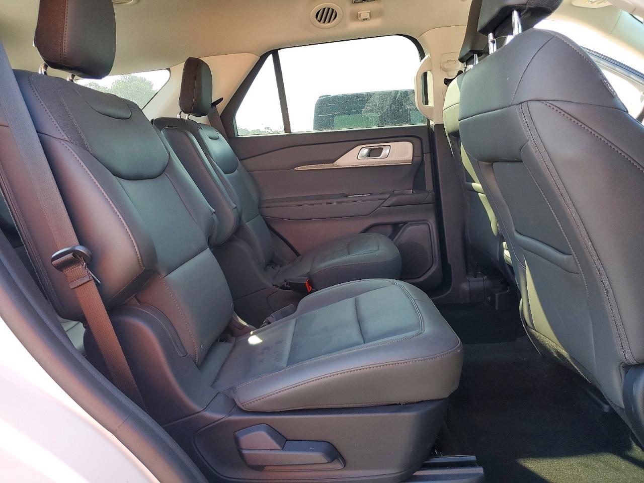 2025 Ford Explorer Active Белый vin: 1FMUK7DH7SGC01727