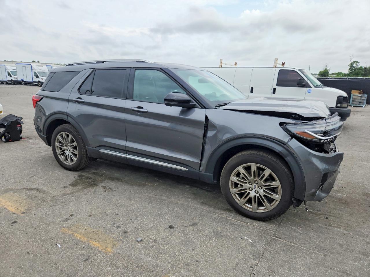 2025 Ford Explorer Platinum Gray vin: 1FMUK7HH8SGA26317