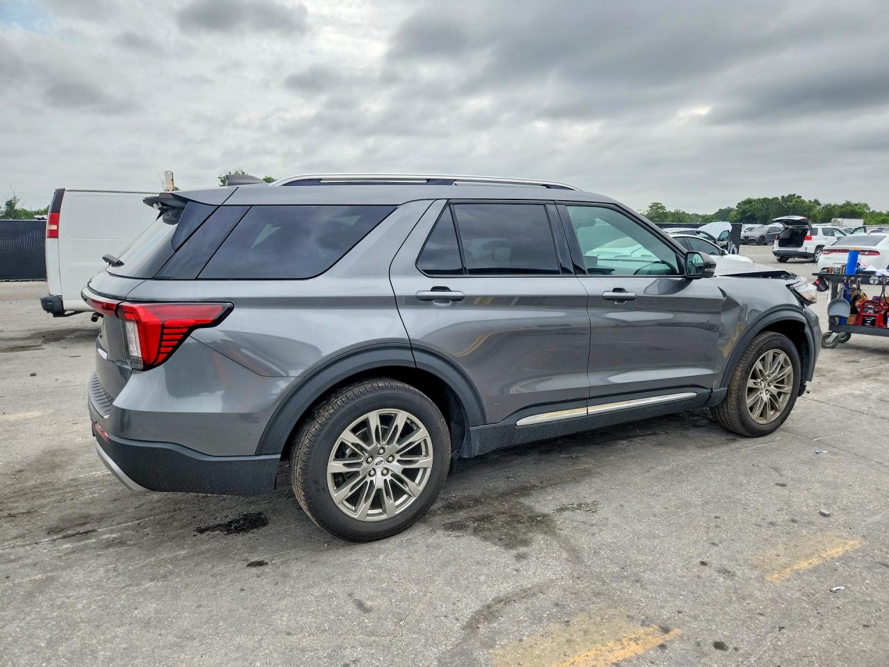 2025 Ford Explorer Platinum Gray vin: 1FMUK7HH8SGA26317