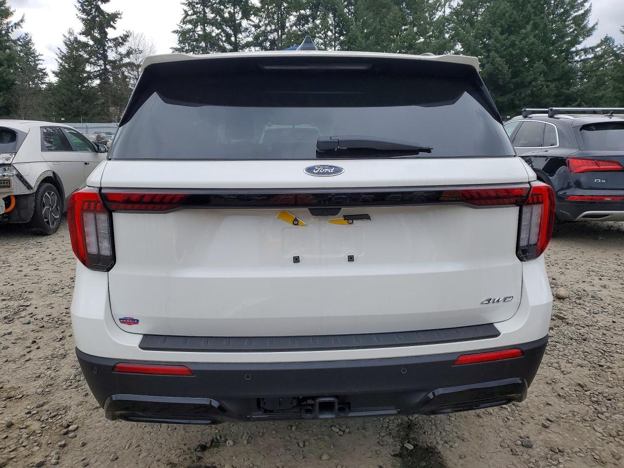 2025 Ford Explorer St-line White vin: 1FMUK8KH5SGC53740