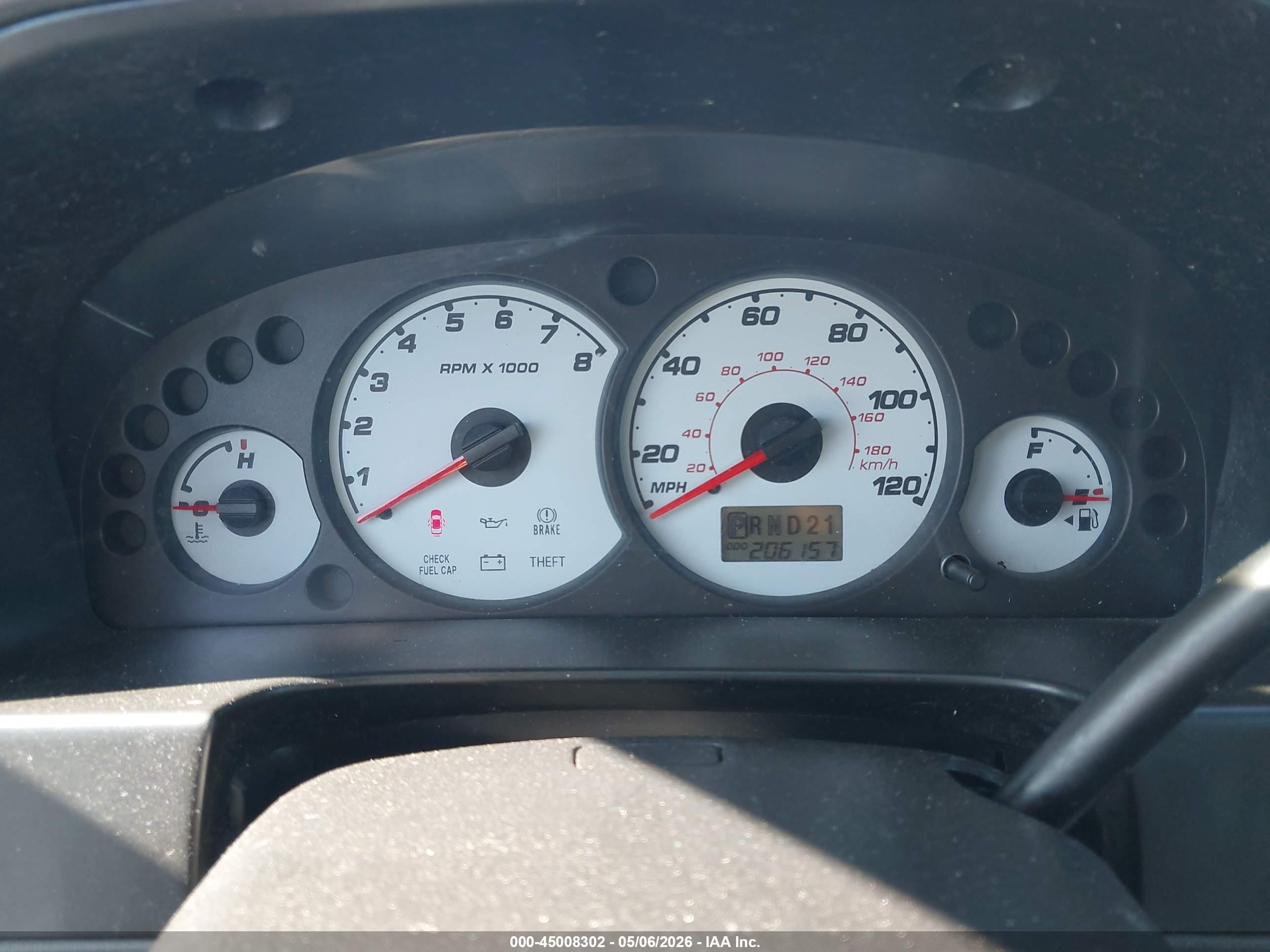 2001 Ford Escape Xls White vin: 1FMYU01131KA26057