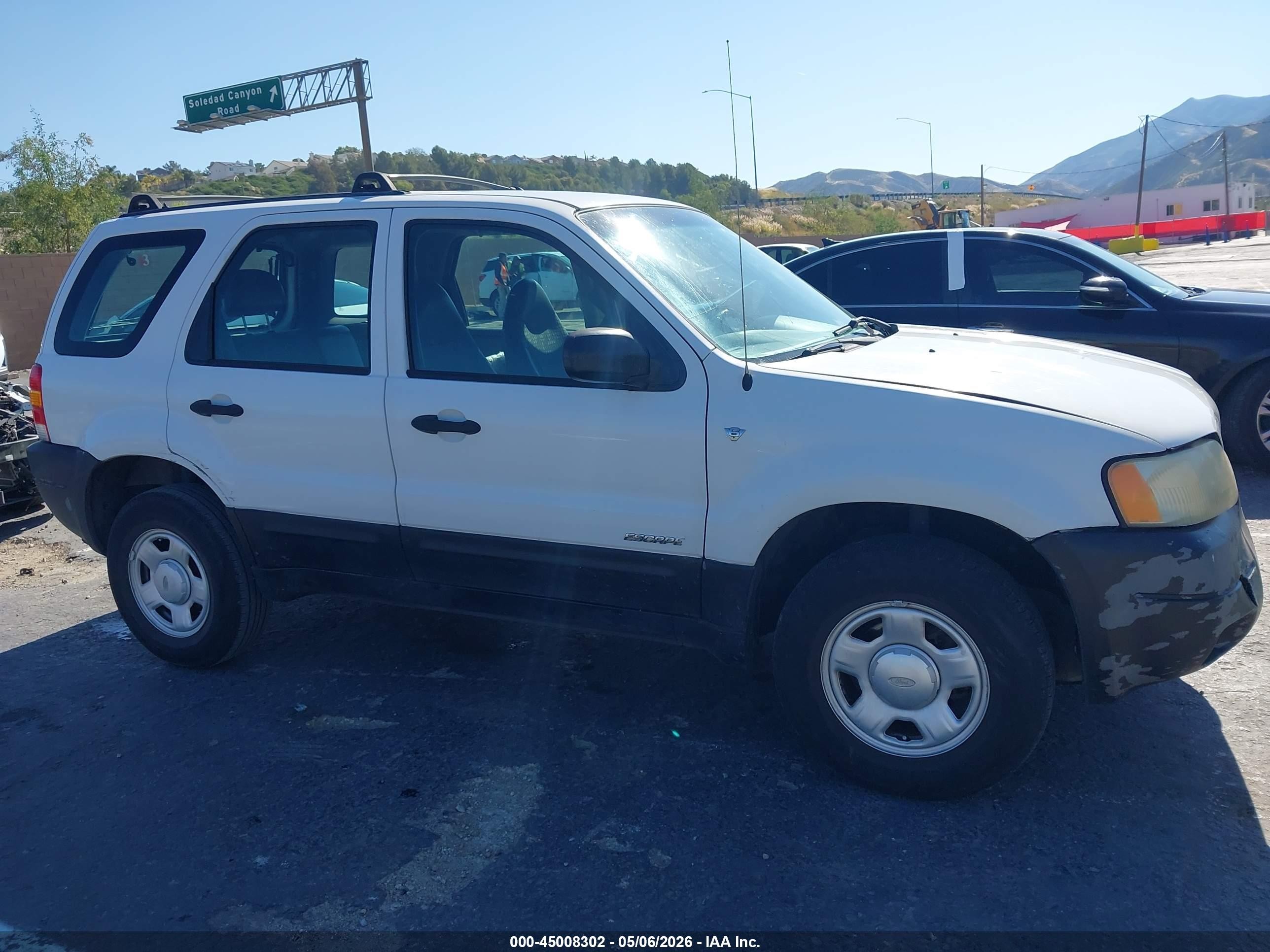 2001 Ford Escape Xls White vin: 1FMYU01131KA26057