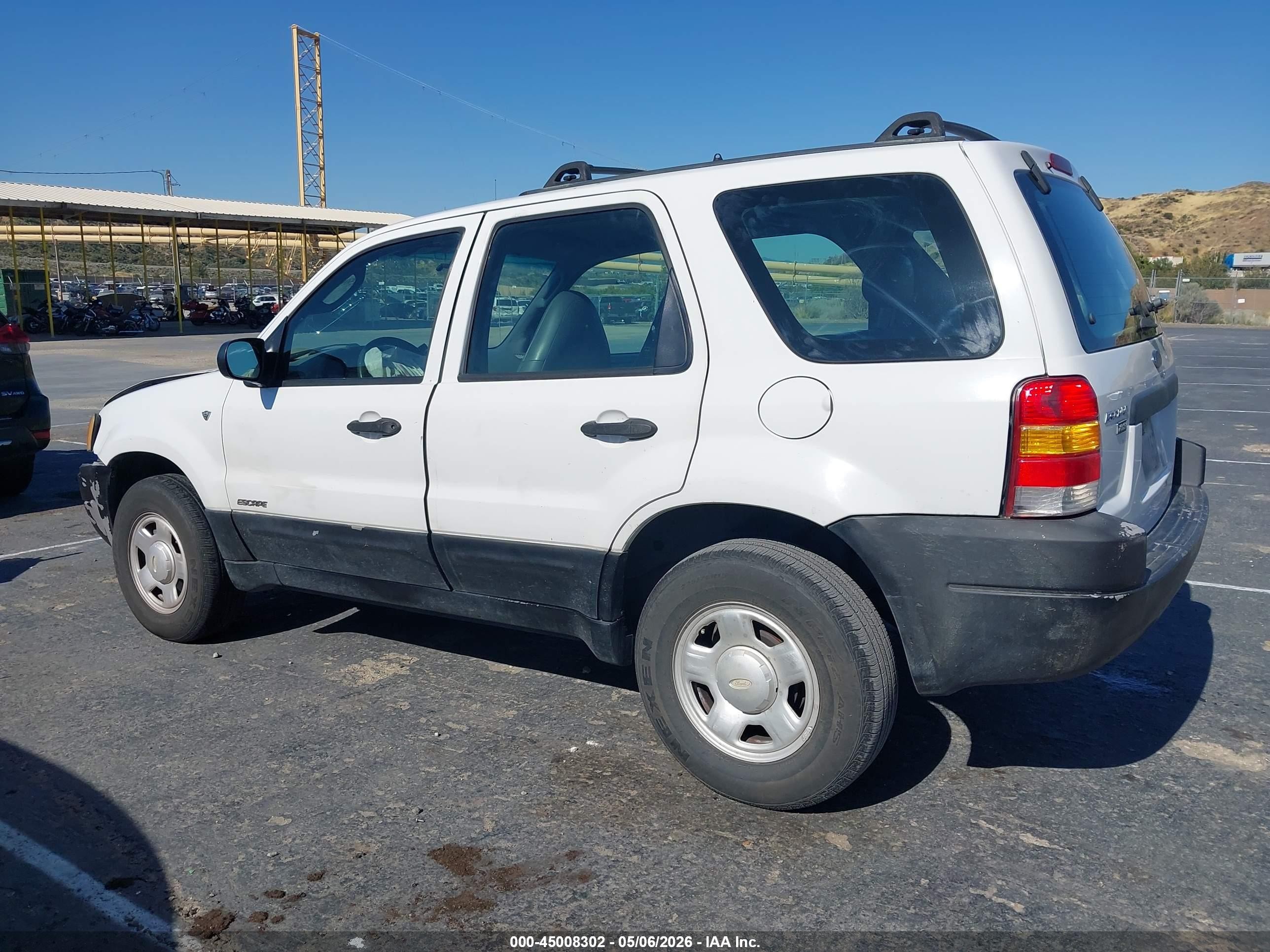 2001 Ford Escape Xls White vin: 1FMYU01131KA26057