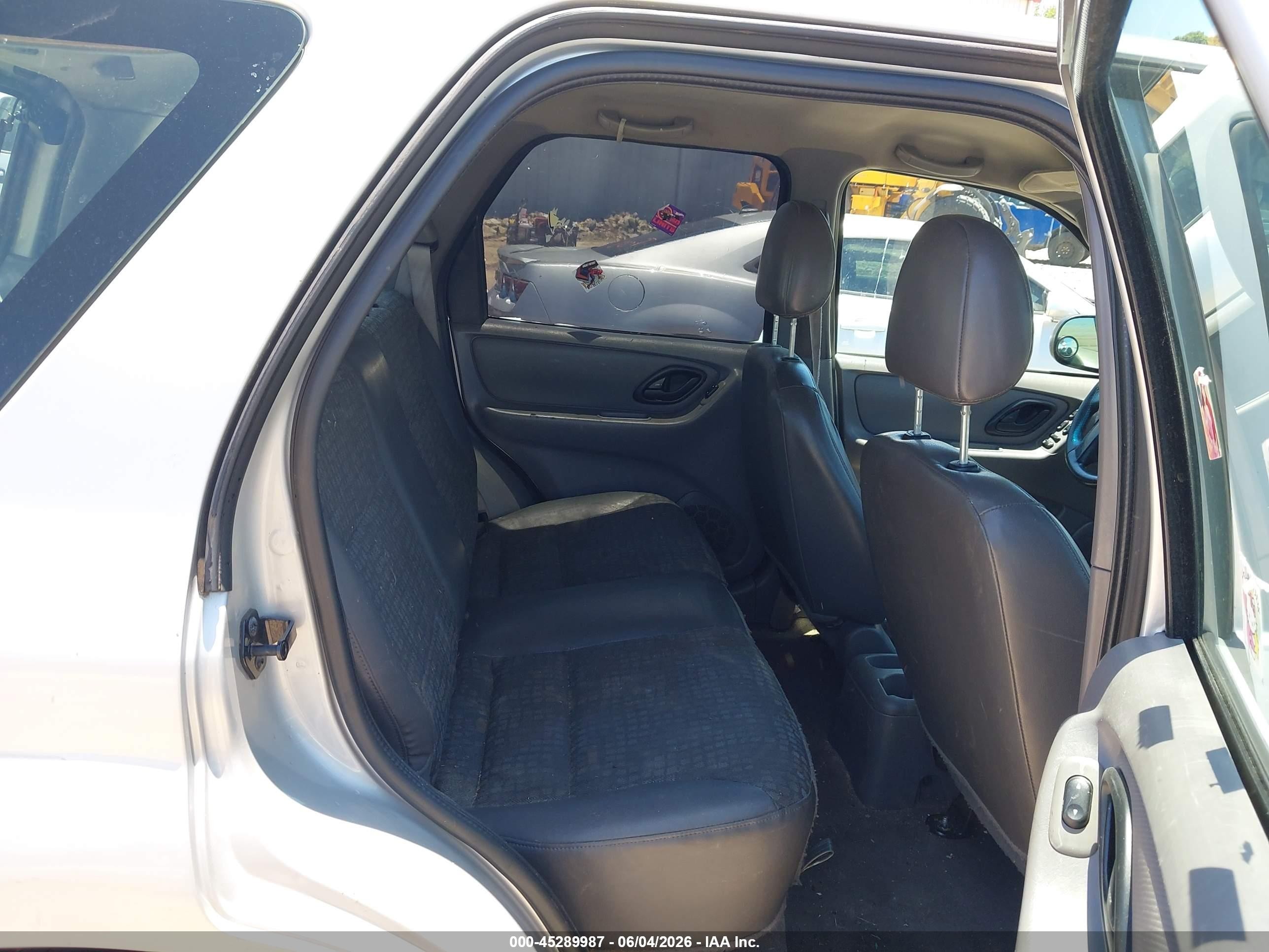 2002 Ford Escape Xls Silver vin: 1FMYU01152KA70448