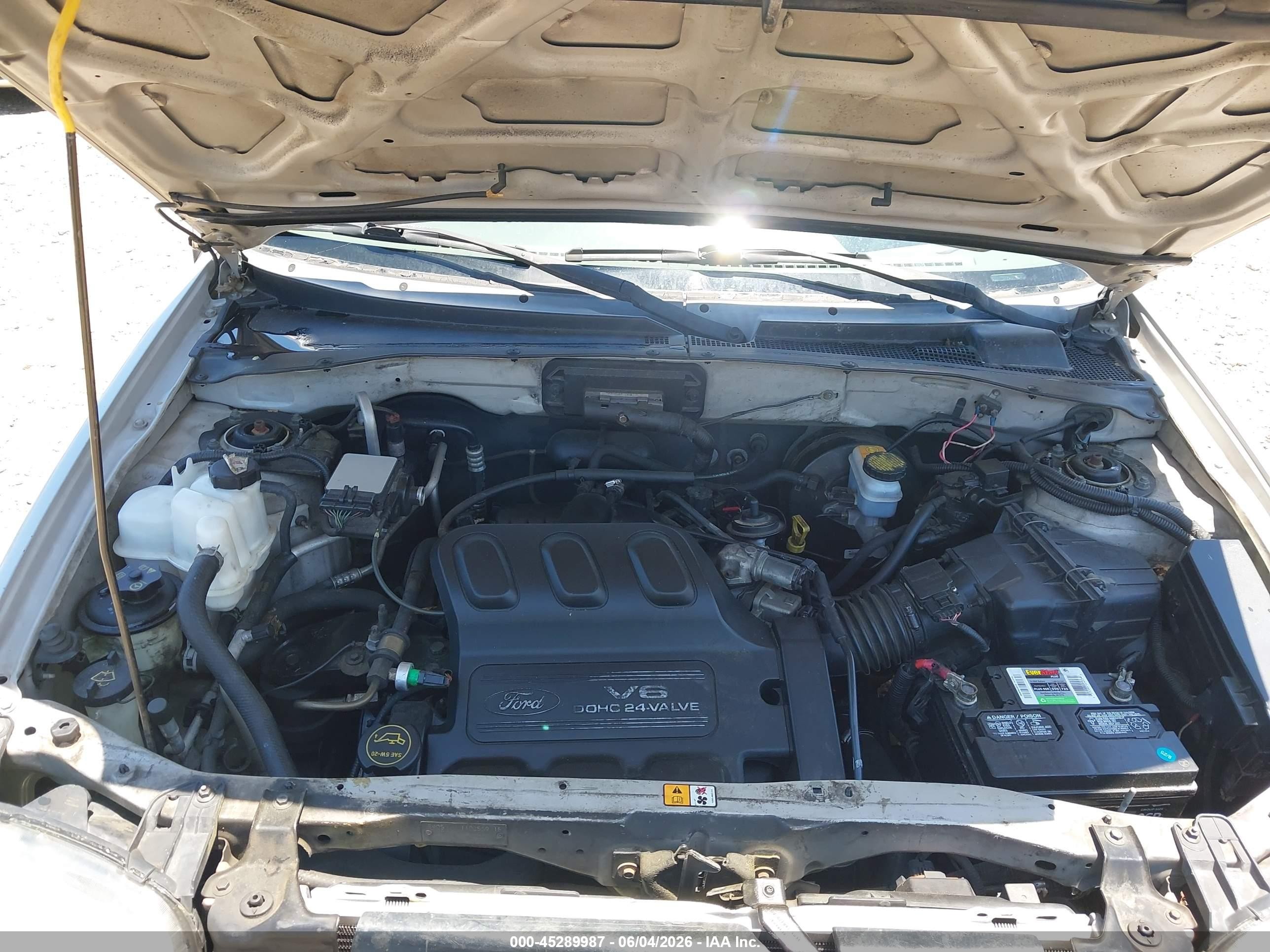 2002 Ford Escape Xls Silver vin: 1FMYU01152KA70448