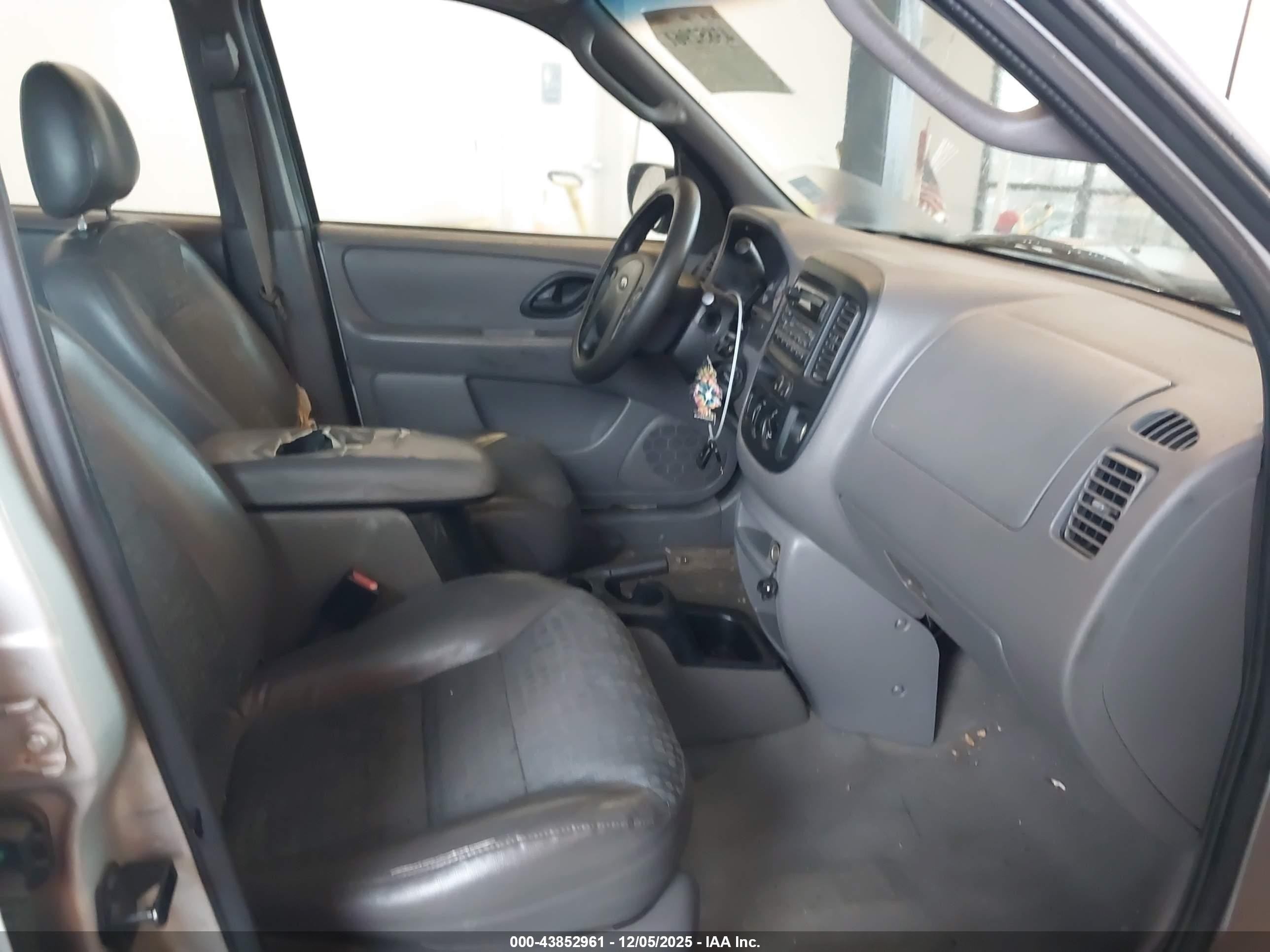 2002 Ford Escape Xls Silver vin: 1FMYU01162KC84834