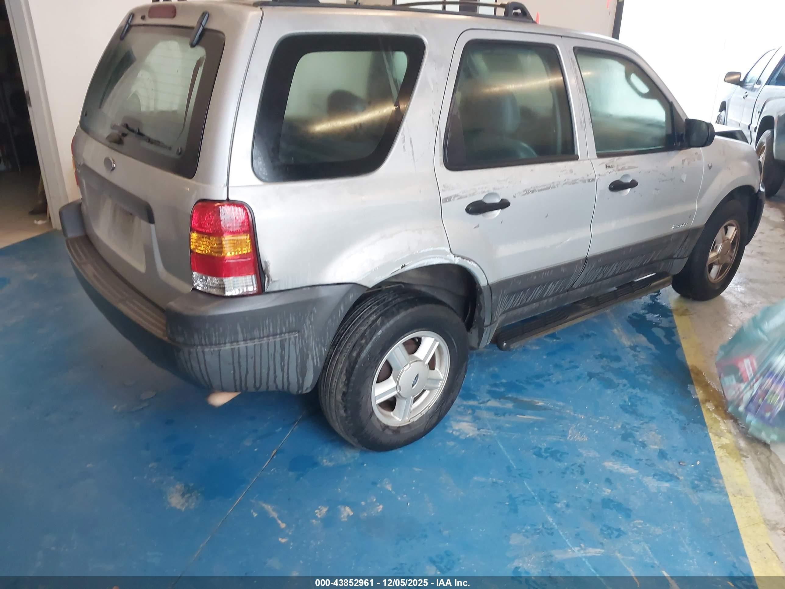 2002 Ford Escape Xls Silver vin: 1FMYU01162KC84834