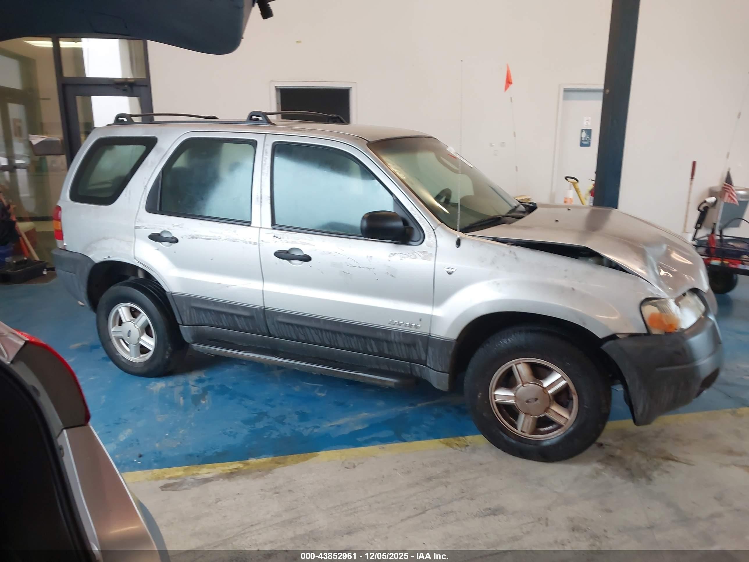 2002 Ford Escape Xls Silver vin: 1FMYU01162KC84834