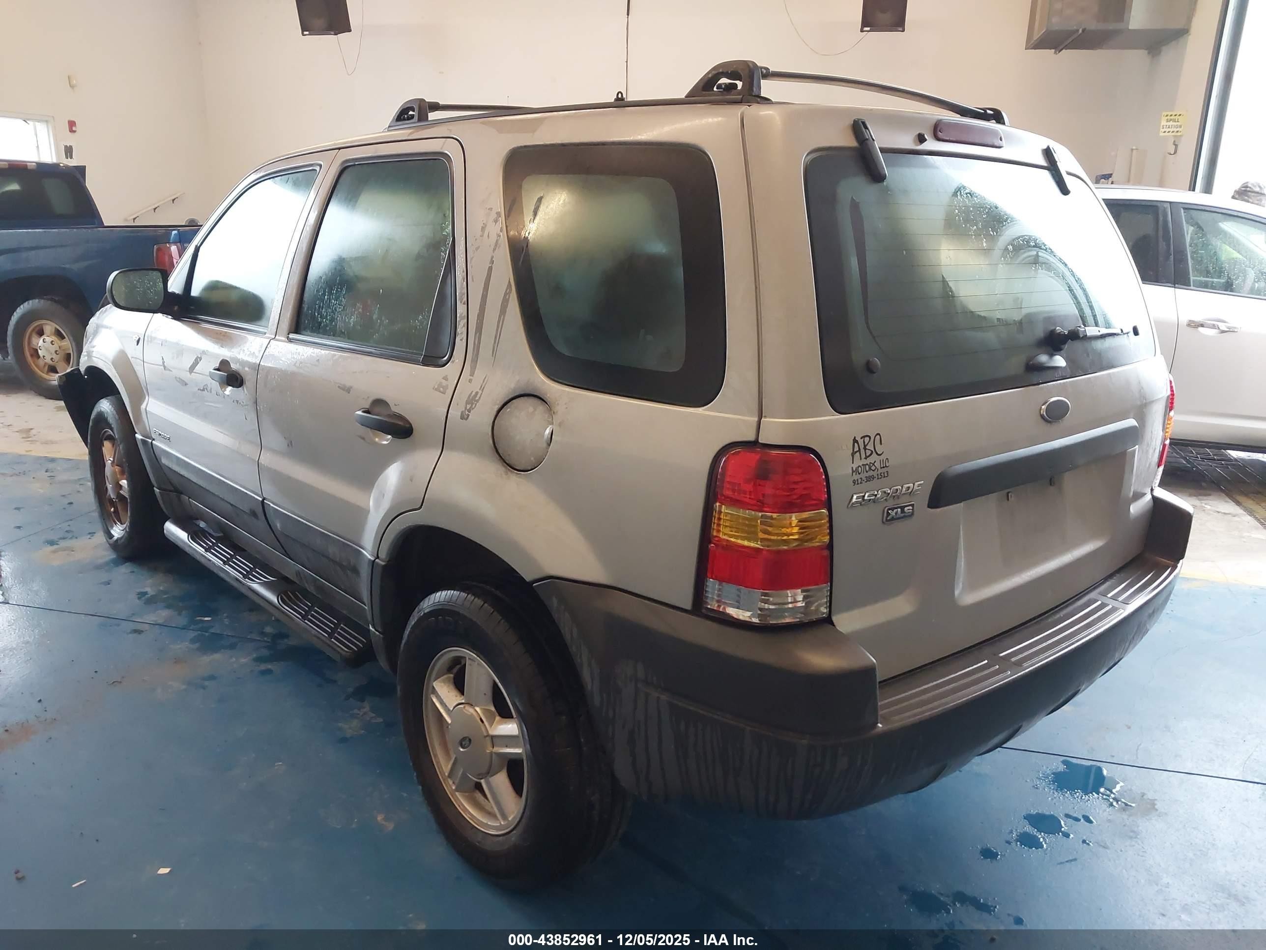 2002 Ford Escape Xls Silver vin: 1FMYU01162KC84834