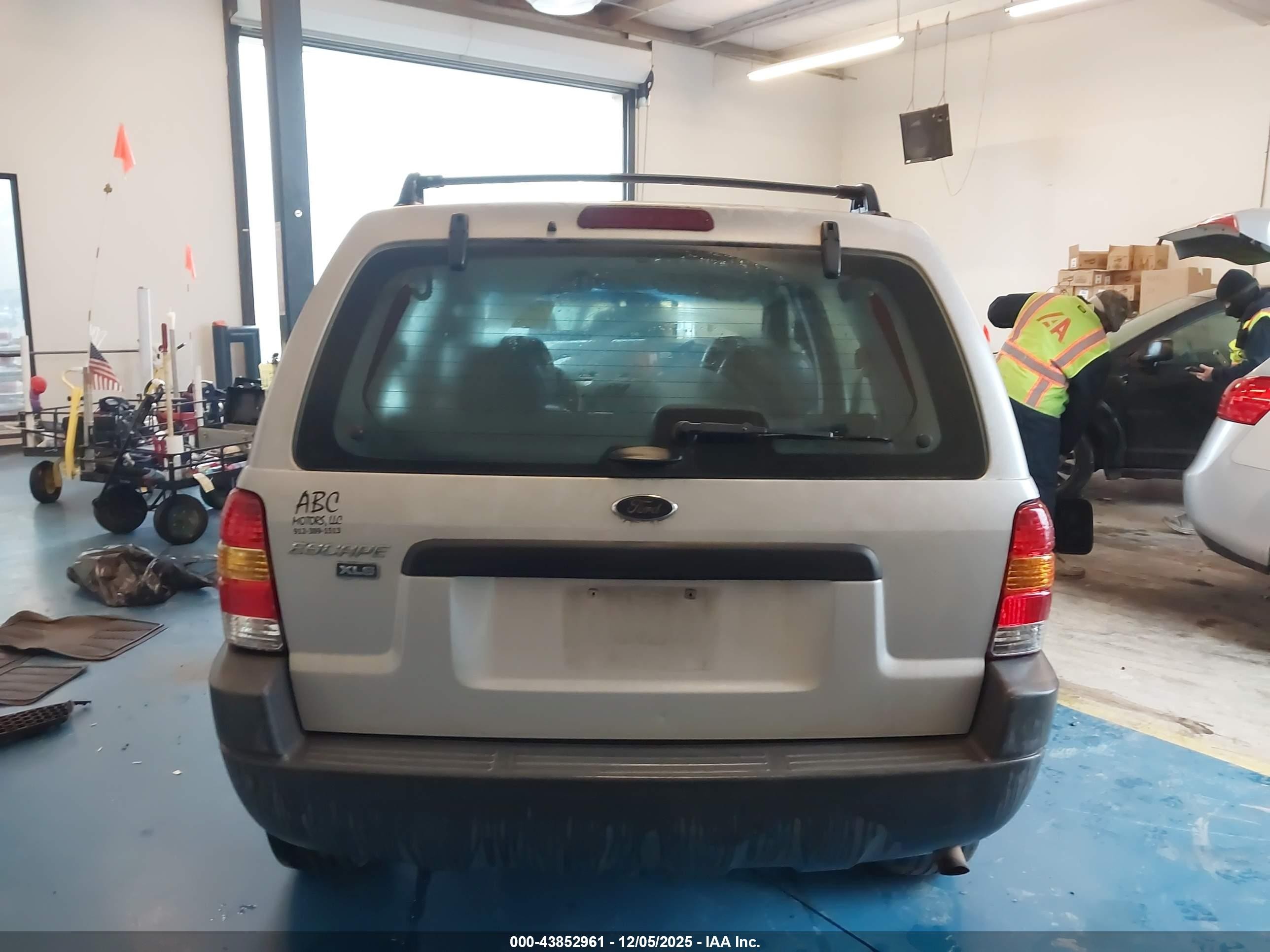 2002 Ford Escape Xls Silver vin: 1FMYU01162KC84834