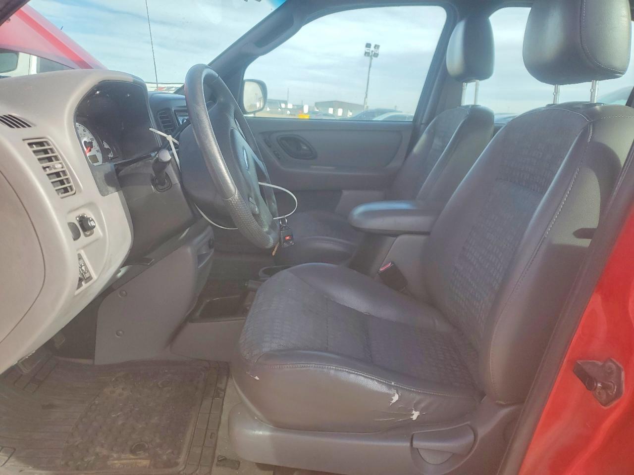 2002 Ford Escape Red vin: 1FMYU01162KD84030