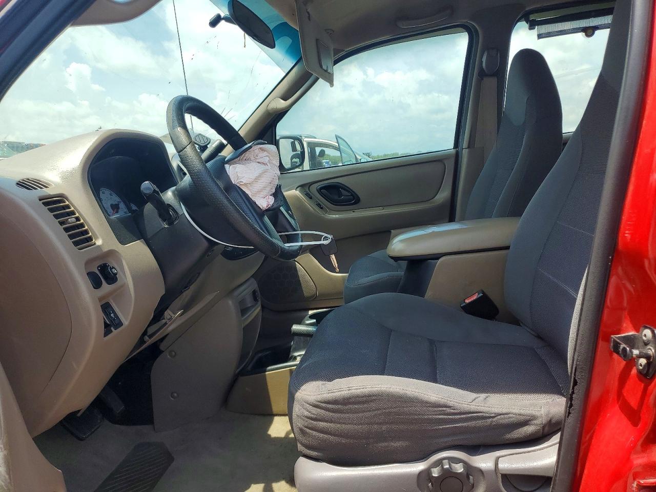 2002 Ford Escape Xls Red vin: 1FMYU011X2KB70173