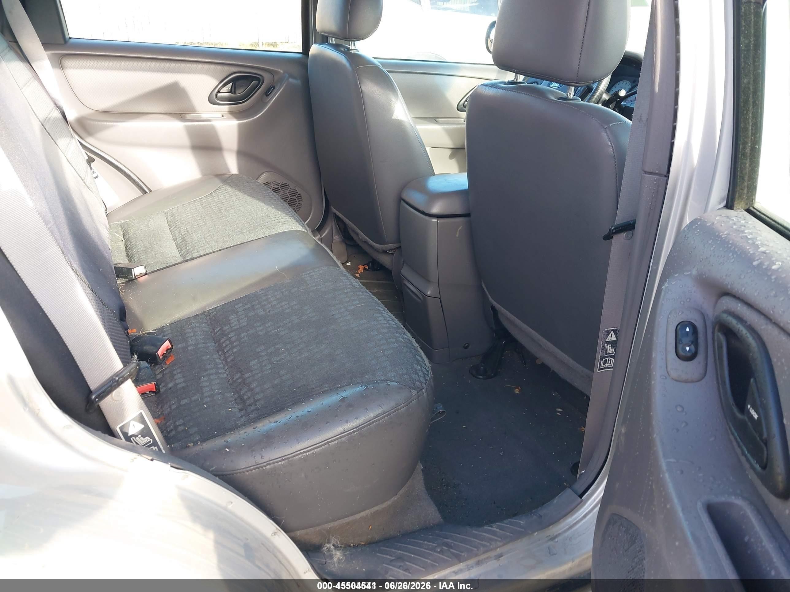 2002 Ford Escape Xls Silver vin: 1FMYU02102KC83371