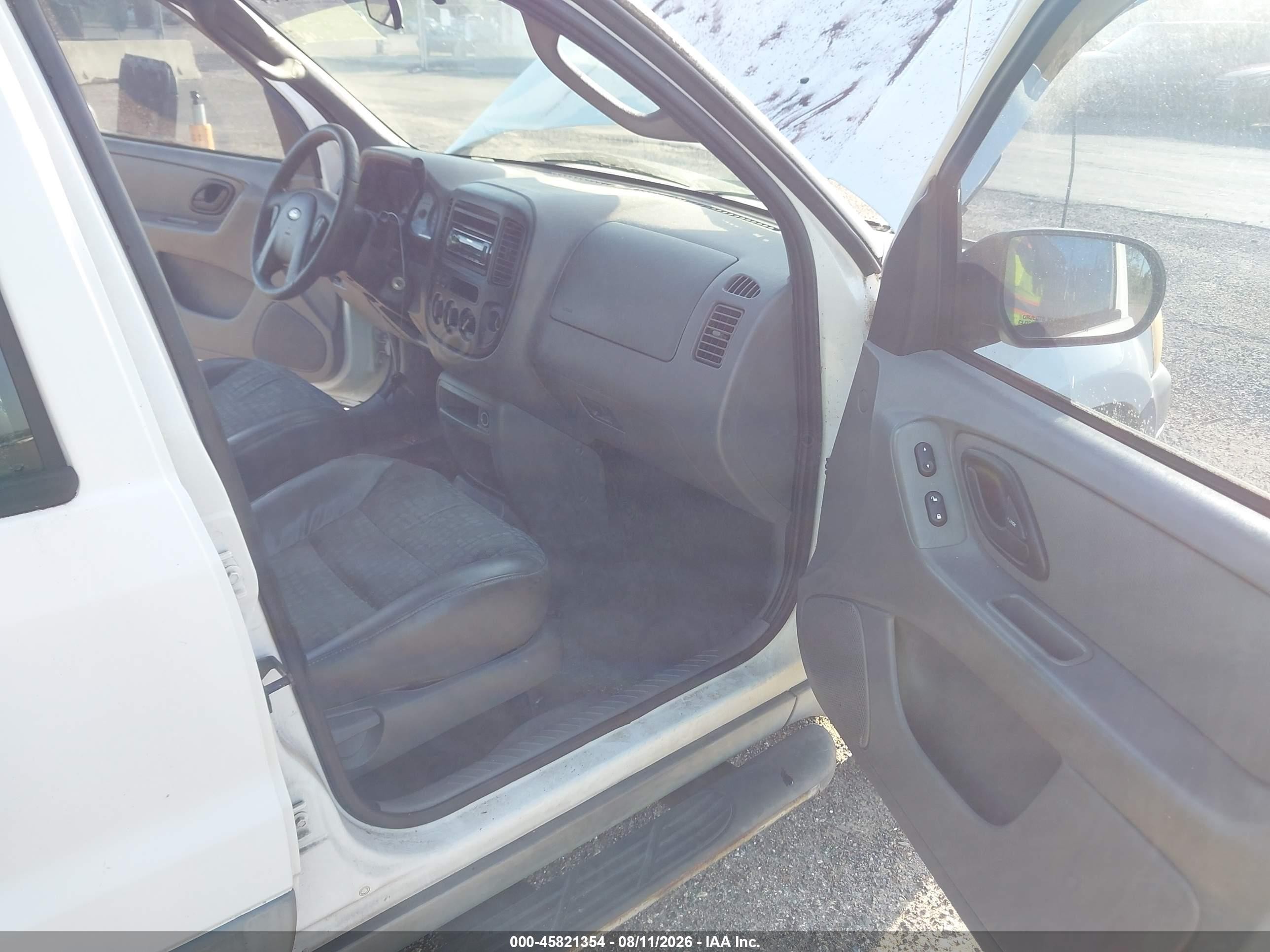 2001 Ford Escape Xls White vin: 1FMYU02141KA95158