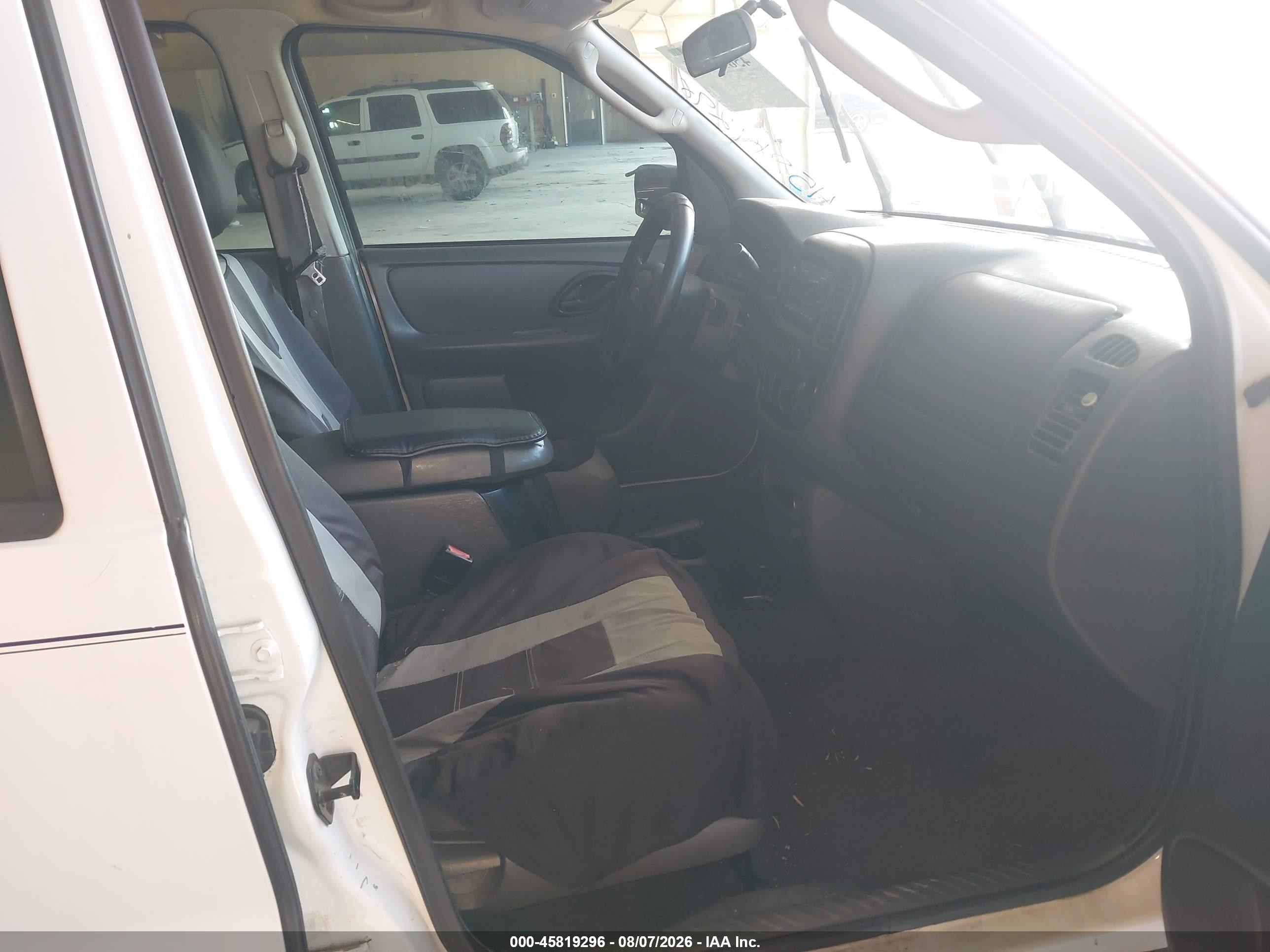 2004 Ford Escape Xls White vin: 1FMYU02144KA33781