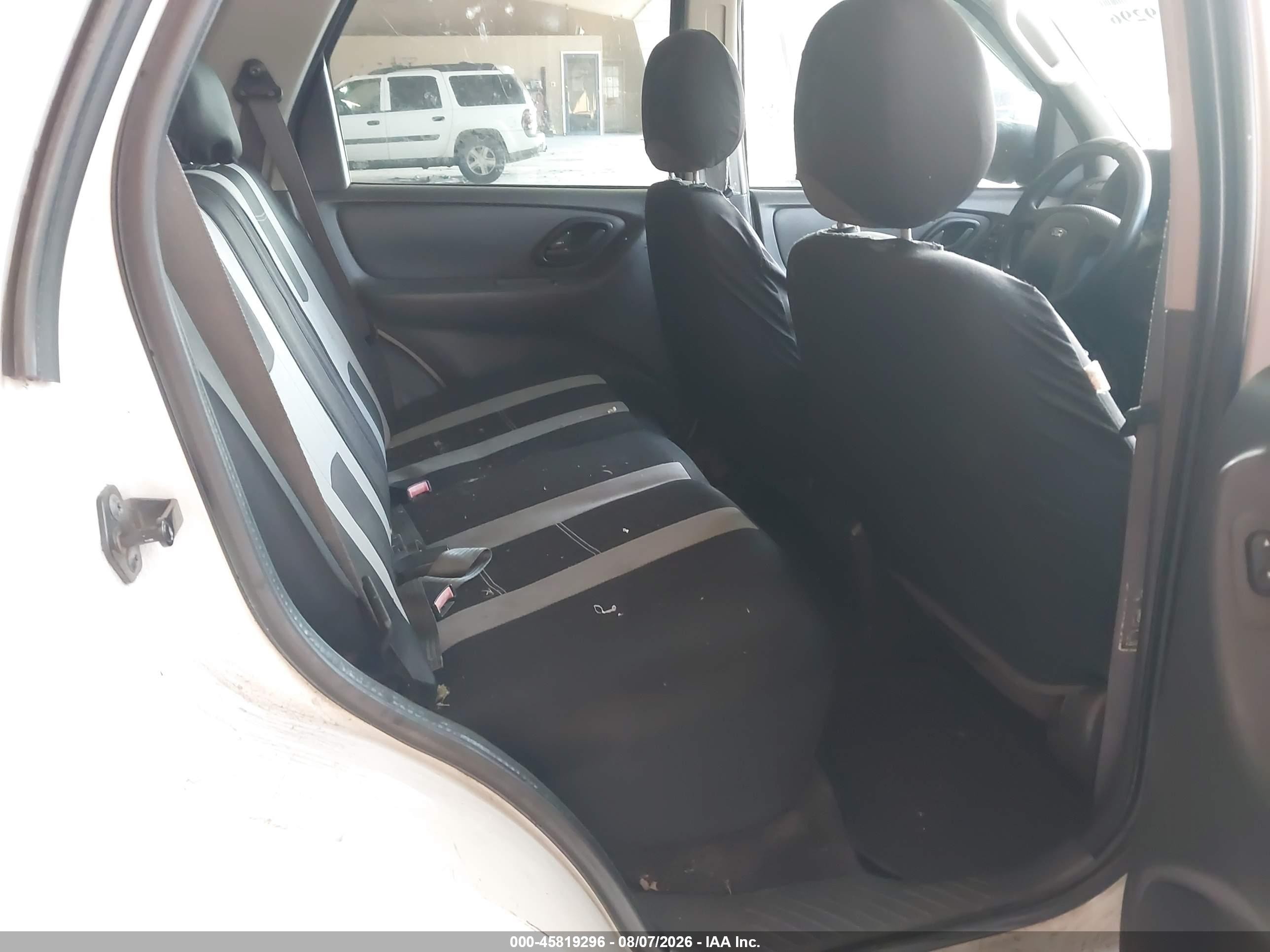 2004 Ford Escape Xls White vin: 1FMYU02144KA33781