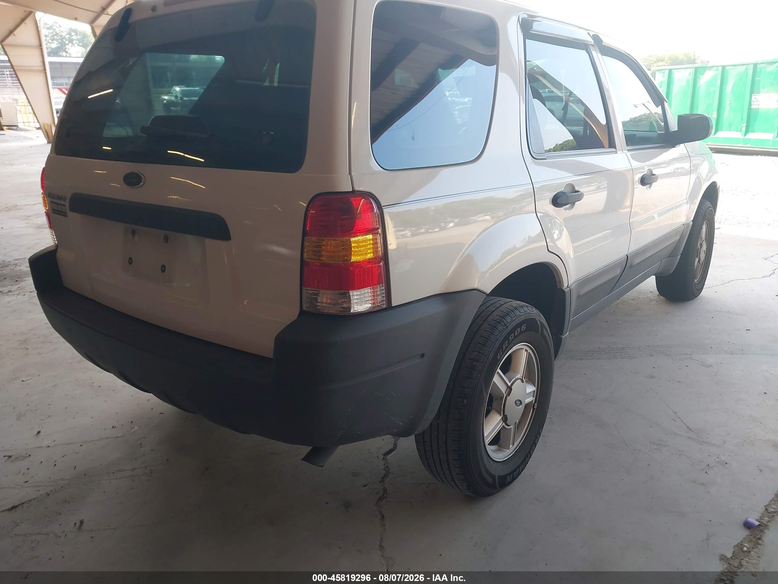2004 Ford Escape Xls White vin: 1FMYU02144KA33781