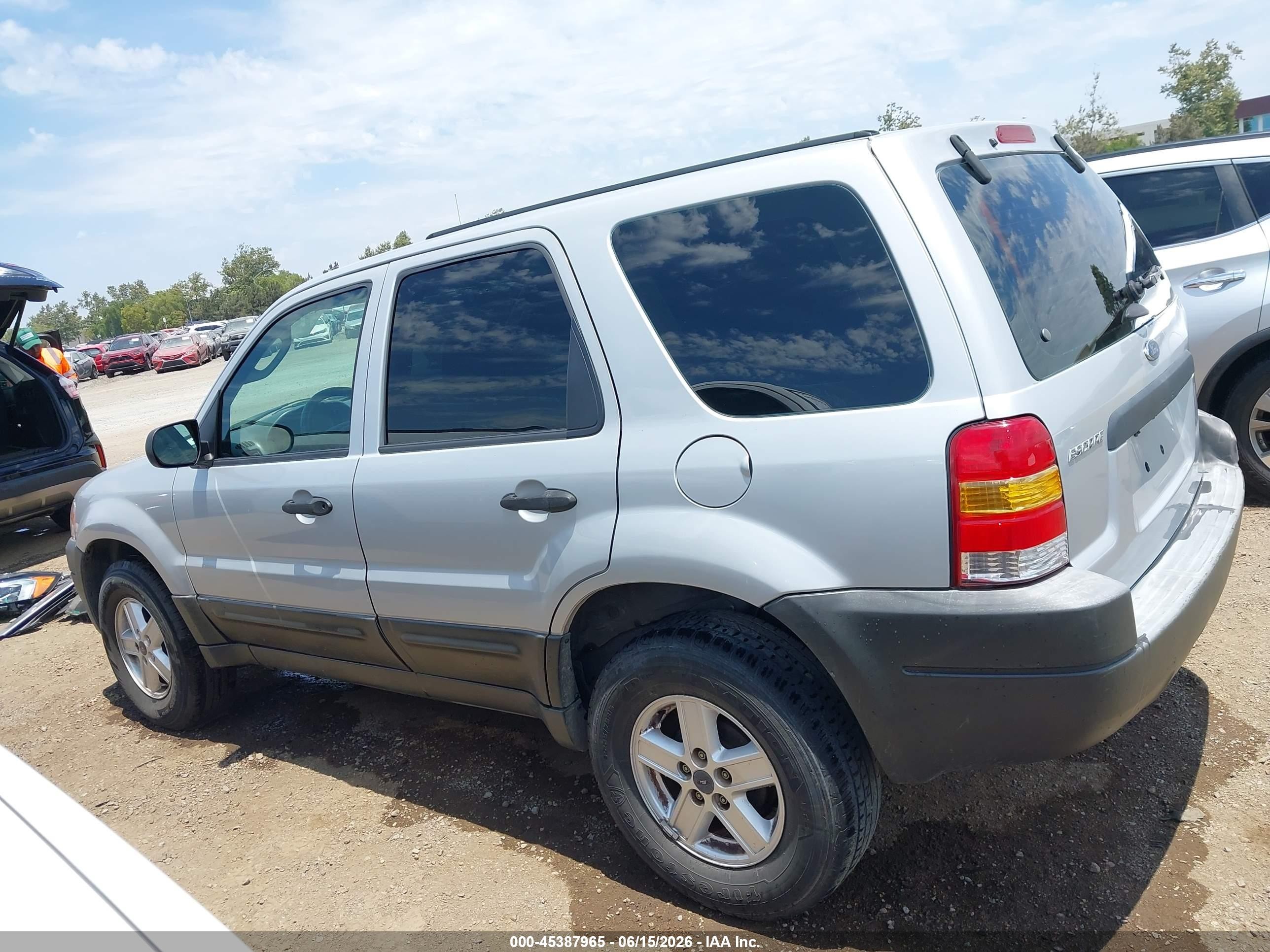 2003 Ford Escape Xls Silver vin: 1FMYU021X3KD19598