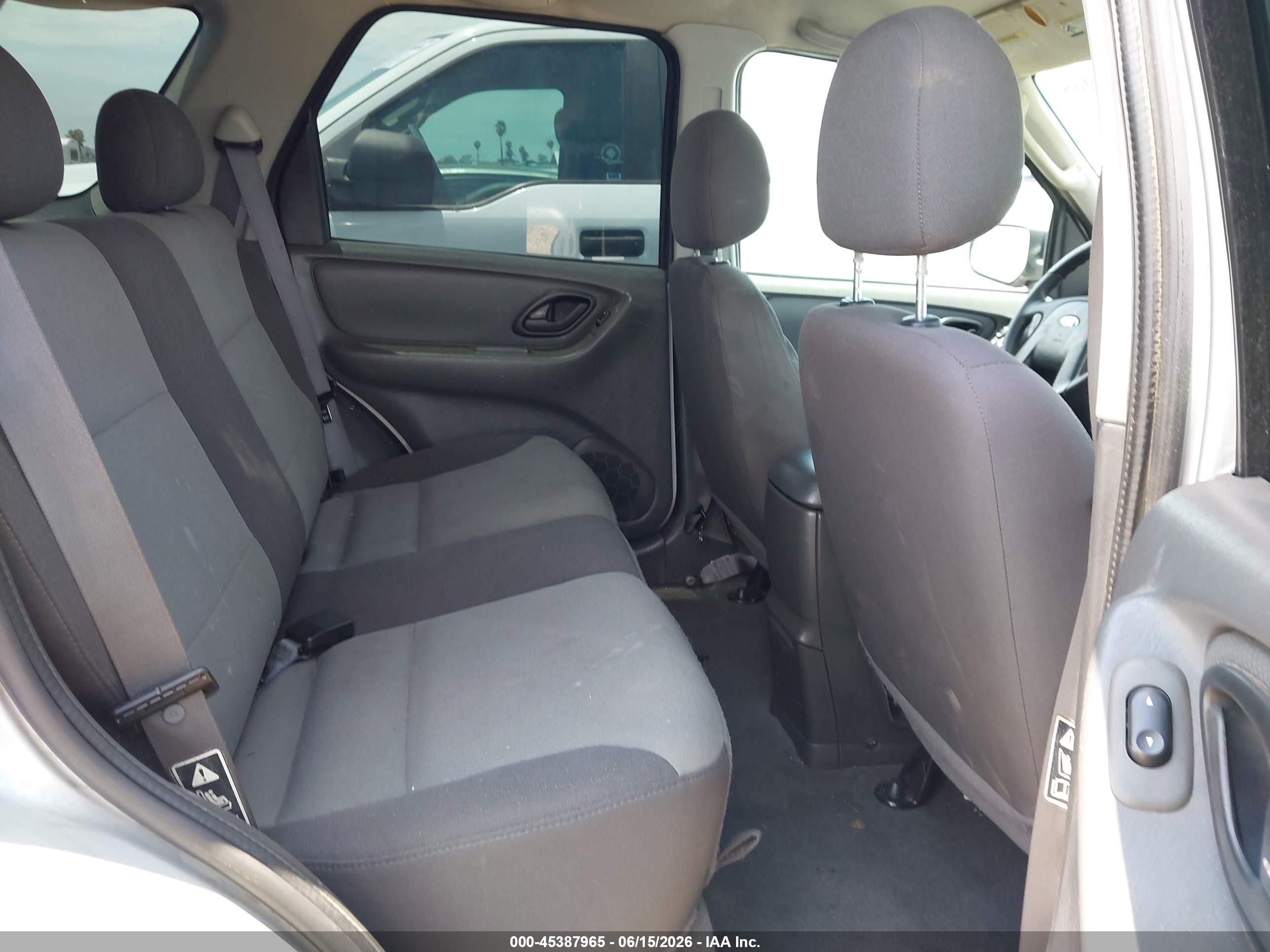 2003 Ford Escape Xls Silver vin: 1FMYU021X3KD19598