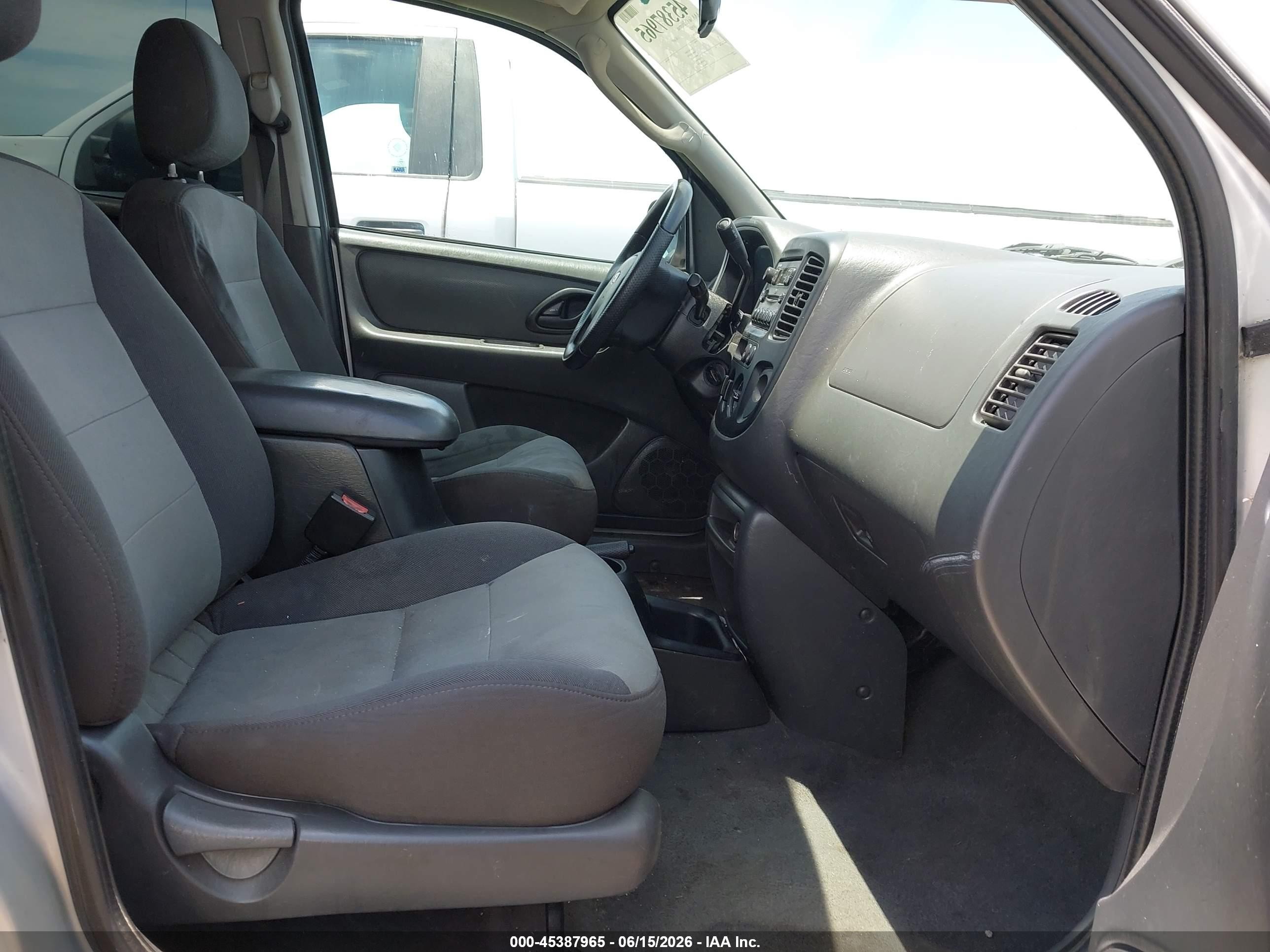 2003 Ford Escape Xls Silver vin: 1FMYU021X3KD19598