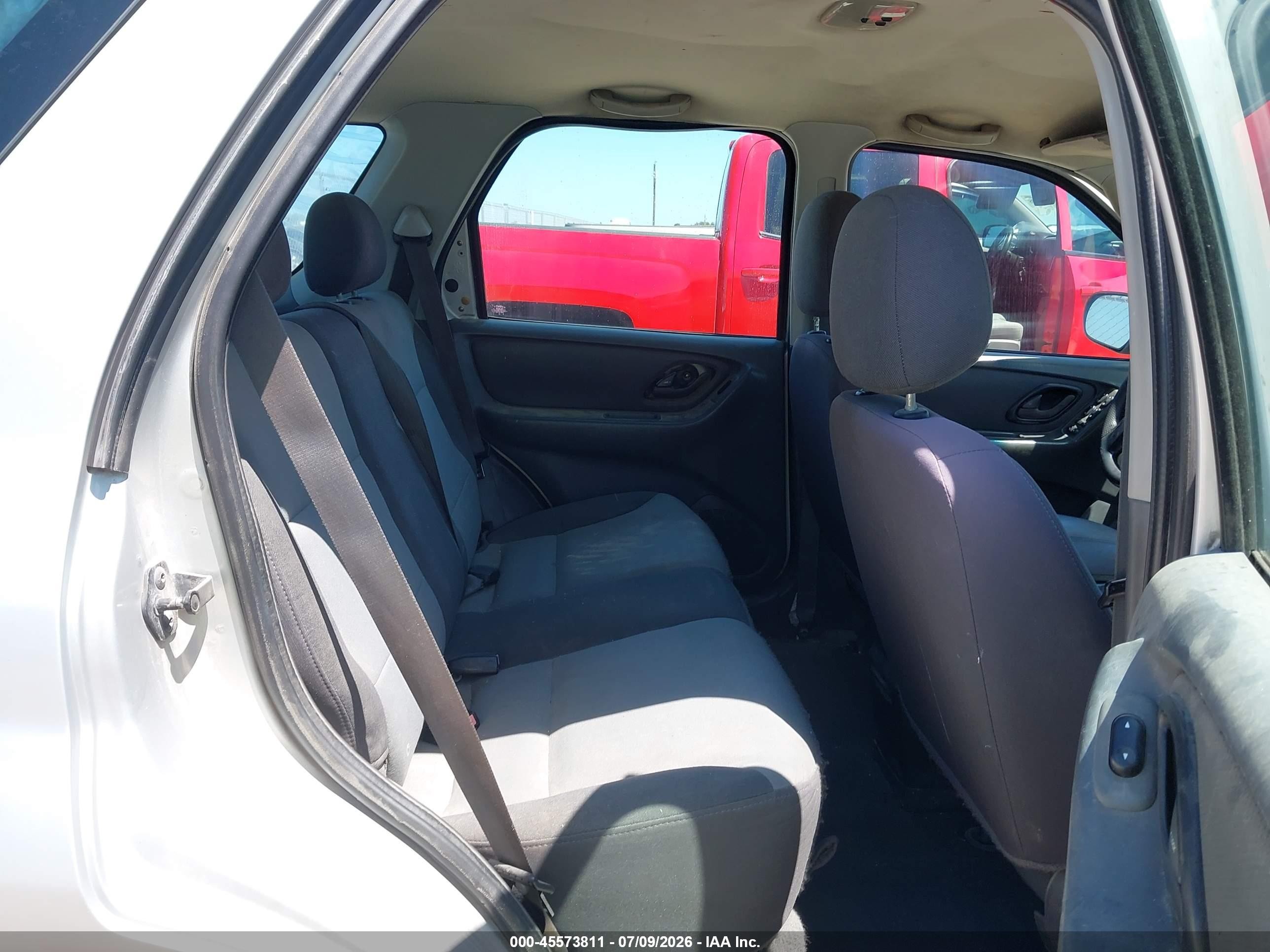2003 Ford Escape Xls Серебряный vin: 1FMYU021X3KD40239