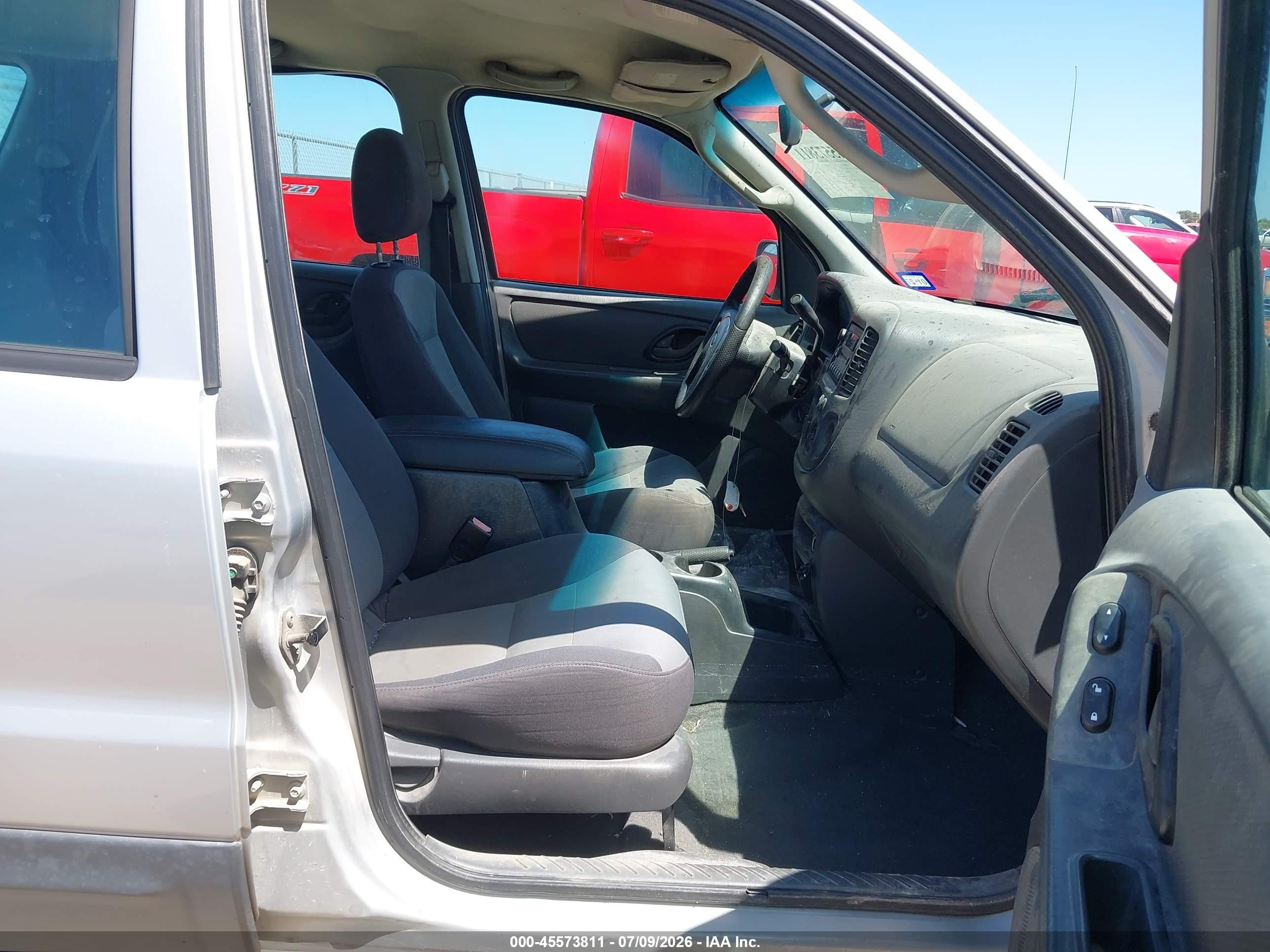 2003 Ford Escape Xls Серебряный vin: 1FMYU021X3KD40239