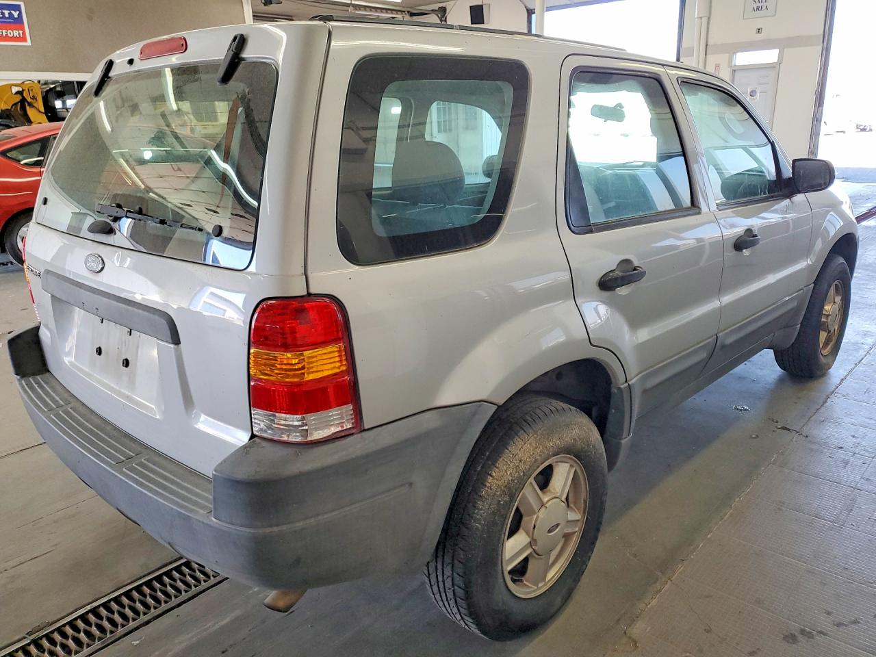 2004 Ford Escape Xls Silver vin: 1FMYU021X4KA15608
