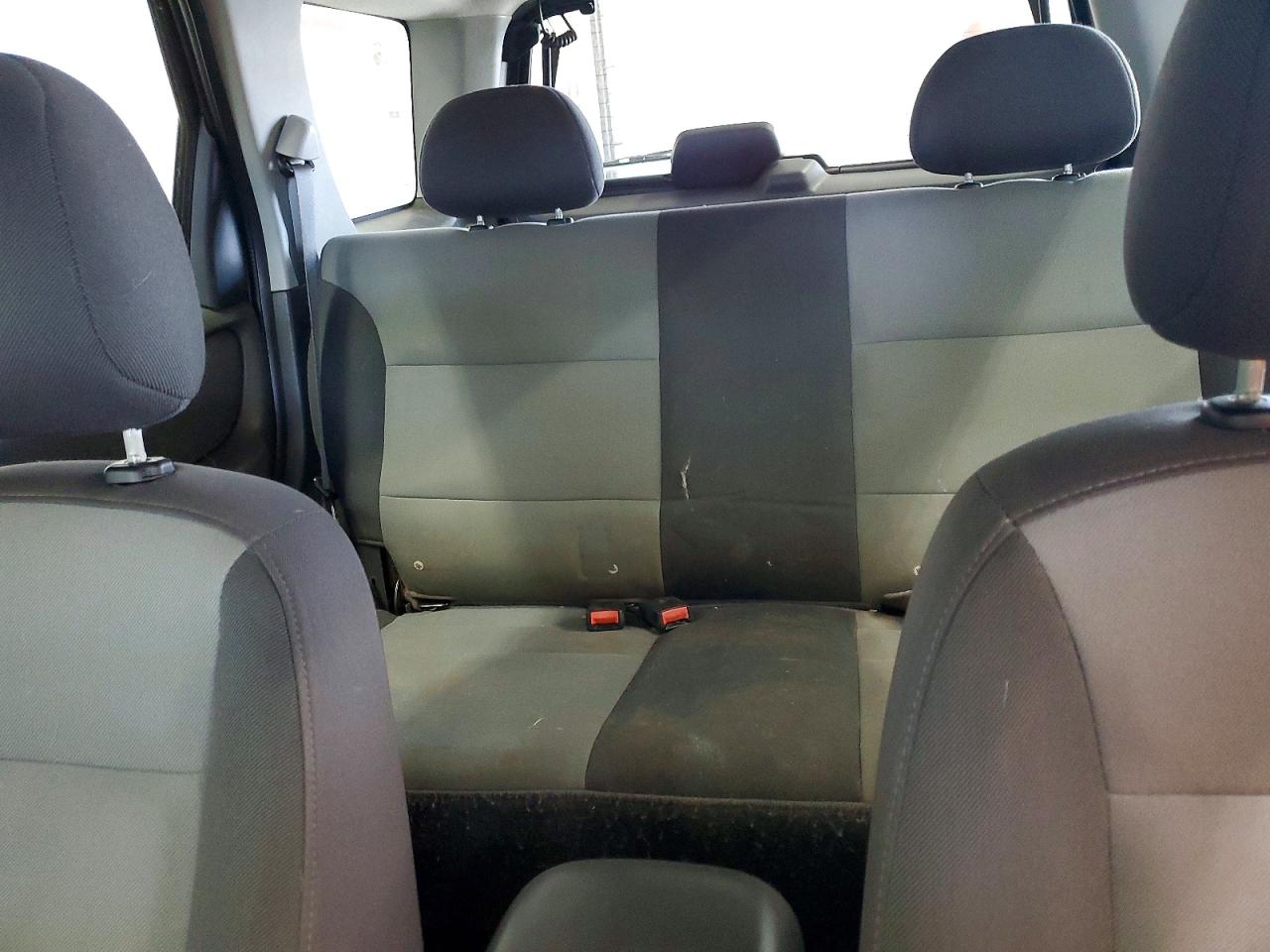 2004 Ford Escape Xls Silver vin: 1FMYU021X4KA15608